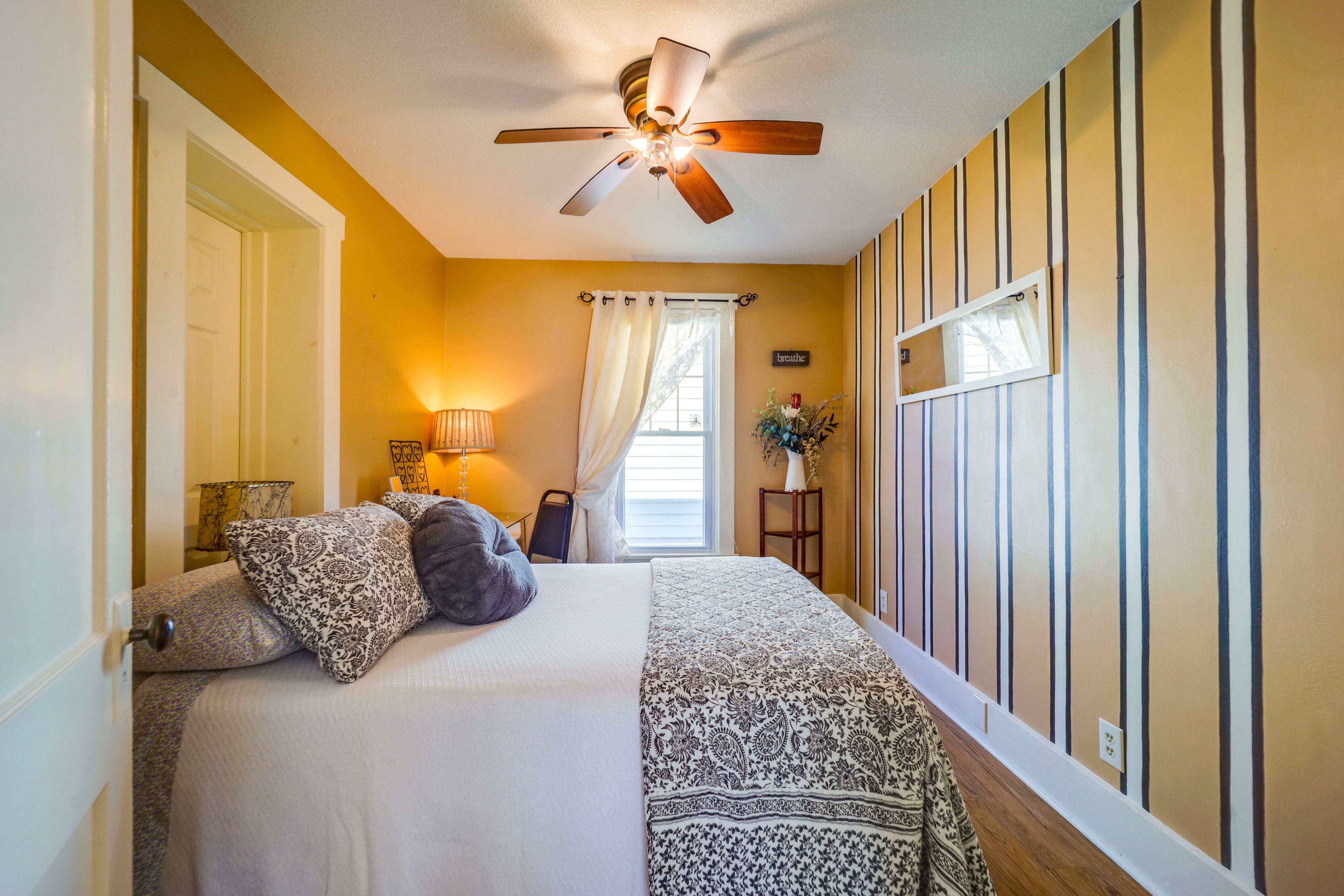 Bedroom 1 | Full Bed | Linens Provided | Desk | 1st Floor