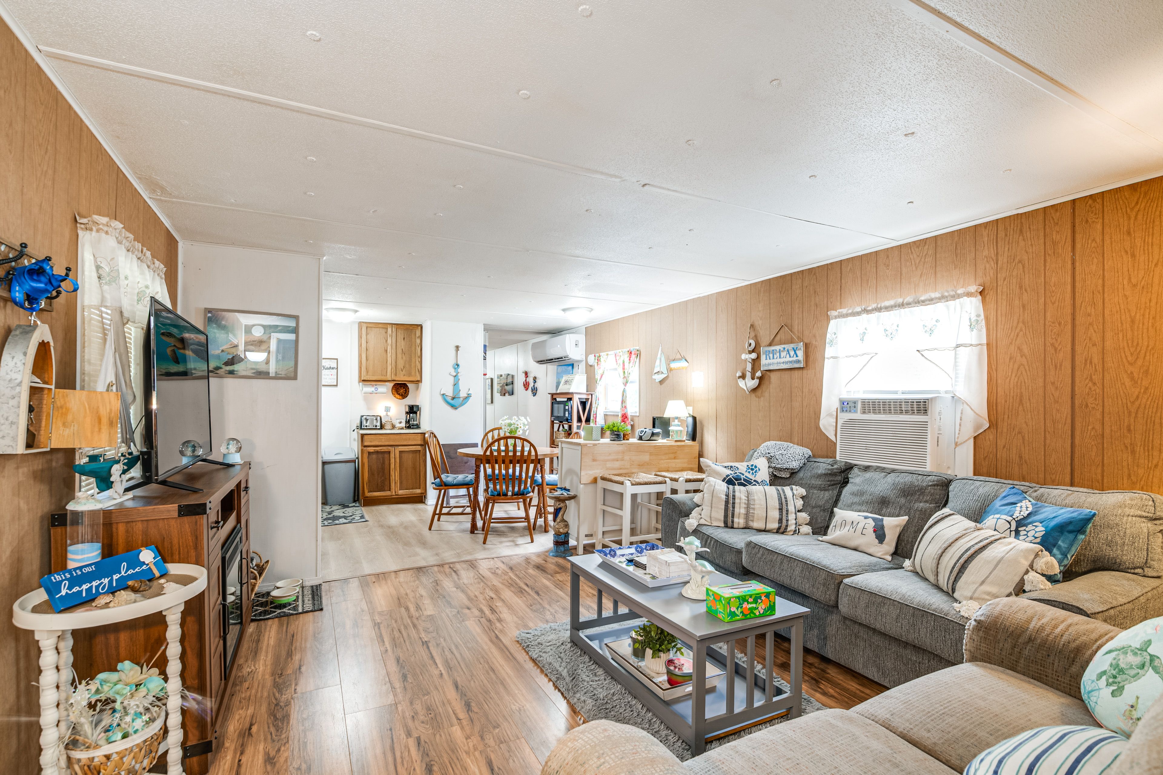 Living Room | Free WiFi | Central A/C & Heat | Roku TV