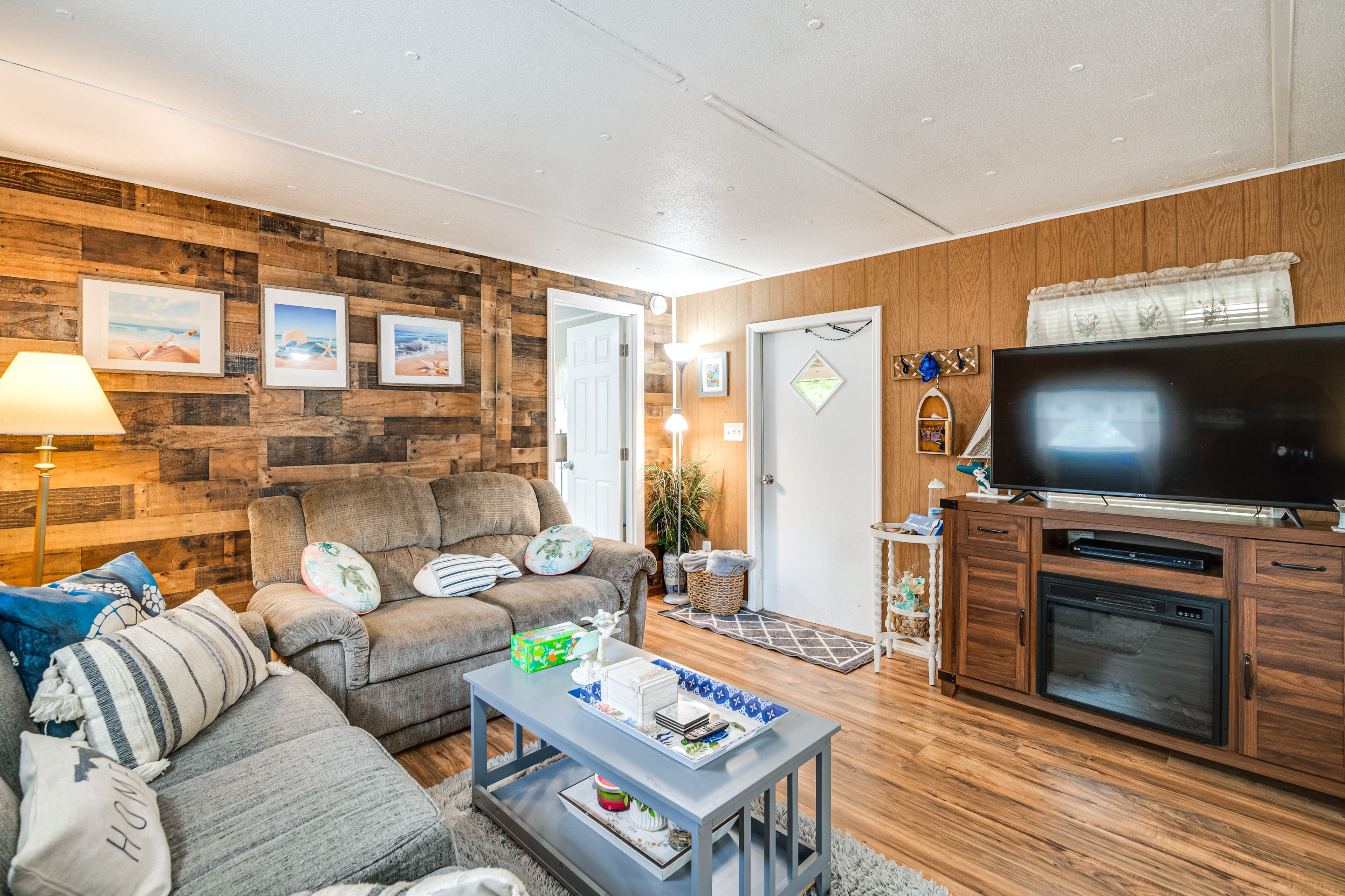 Homosassa Vacation Rental | 3BR | 2BA | Stairs Required | 980 Sq ft