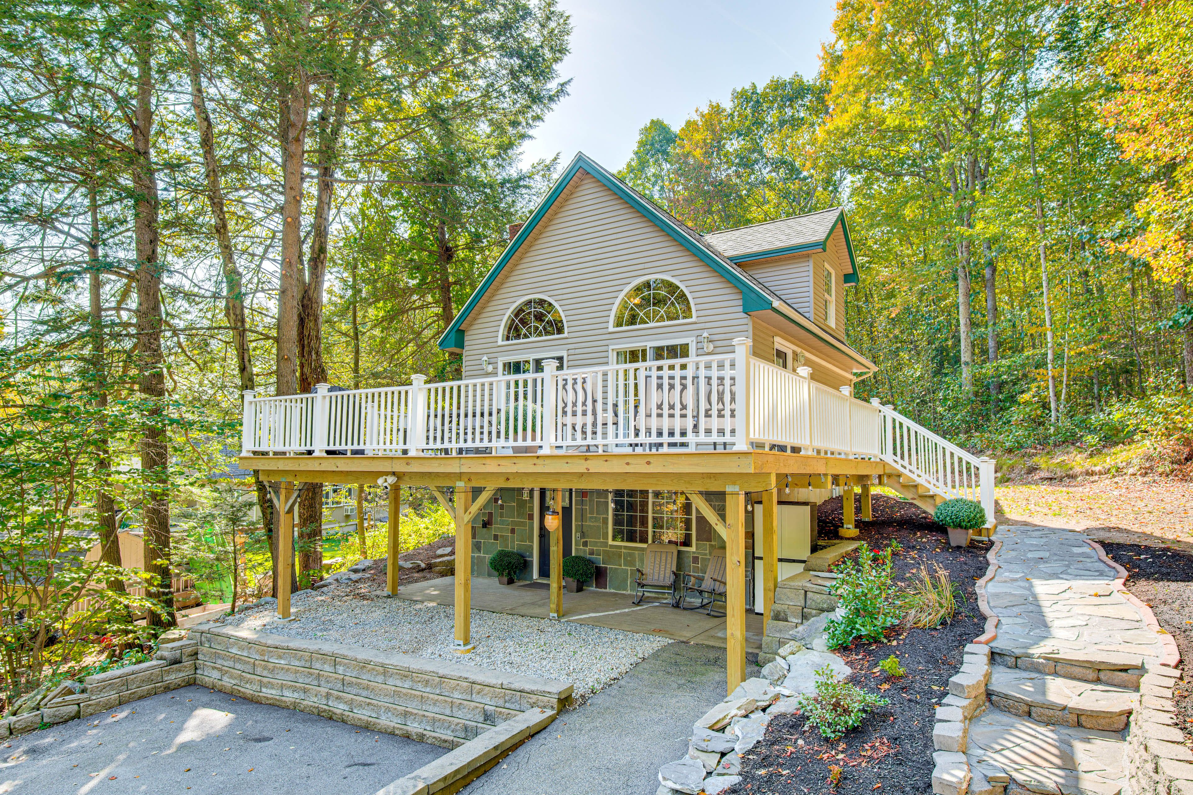 Exterior | Parking | Driveway (3 Vehicles)