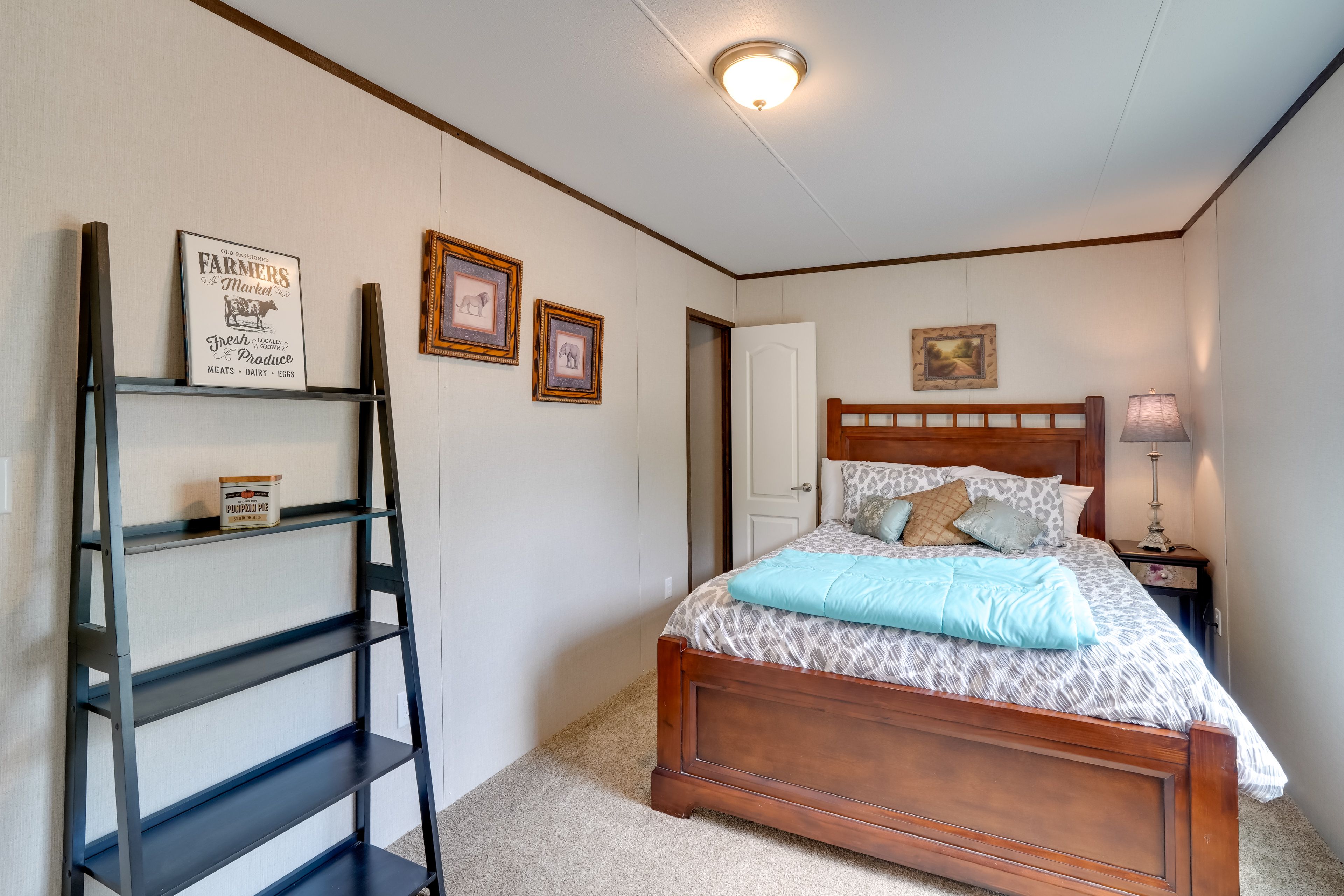 Bedroom 2 | Queen Bed