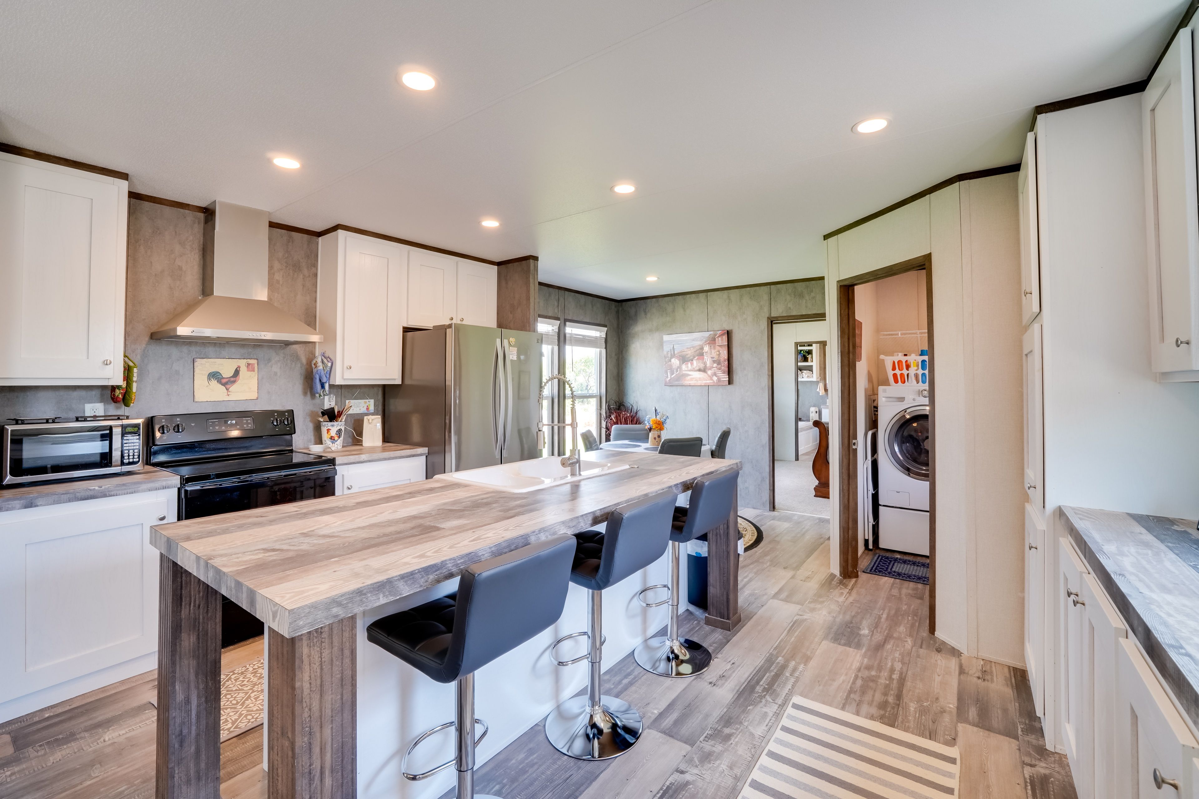 Breakfast Bar | Kitchen