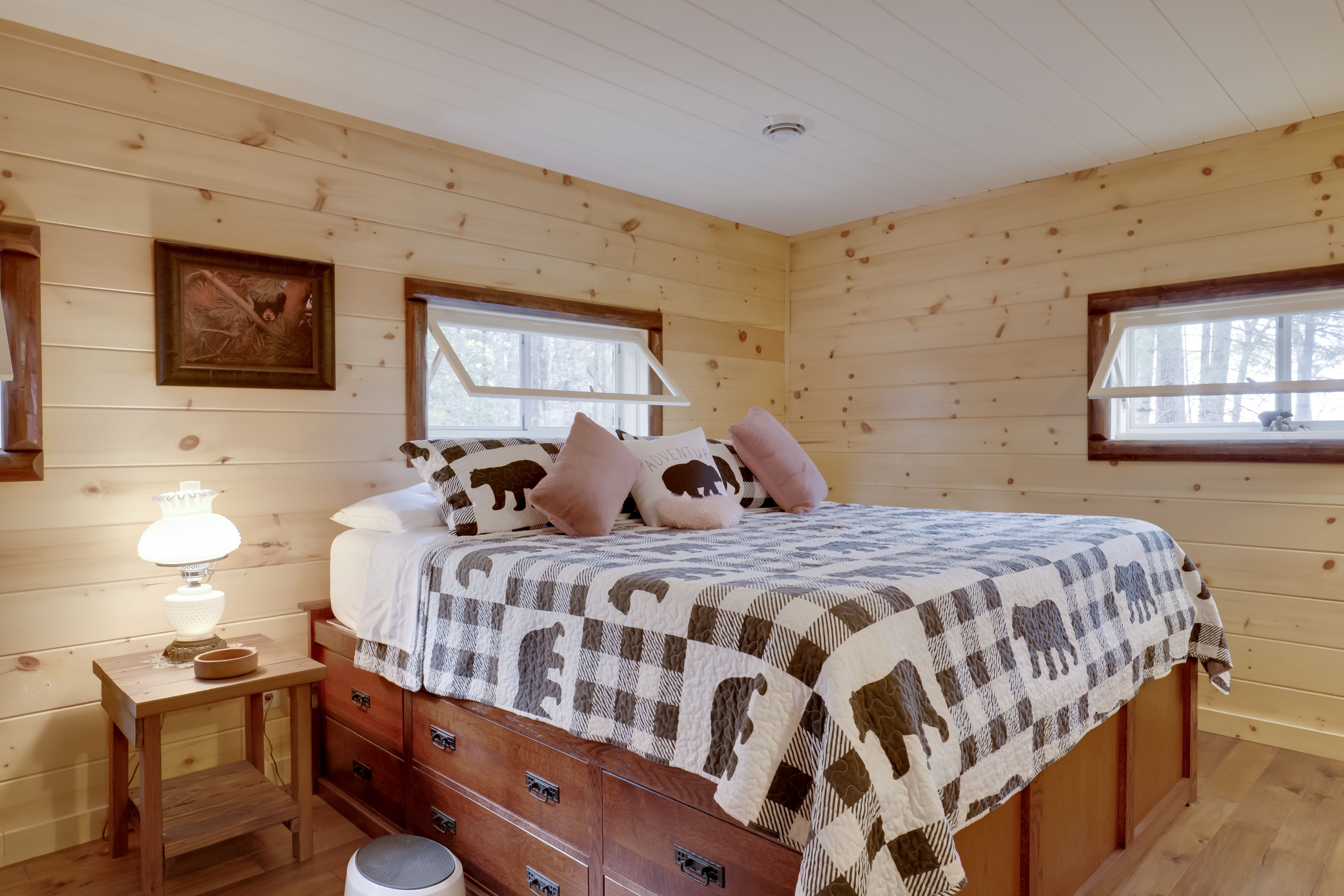 Bedroom 1 | King Bed | Smart TV | Linens Provided