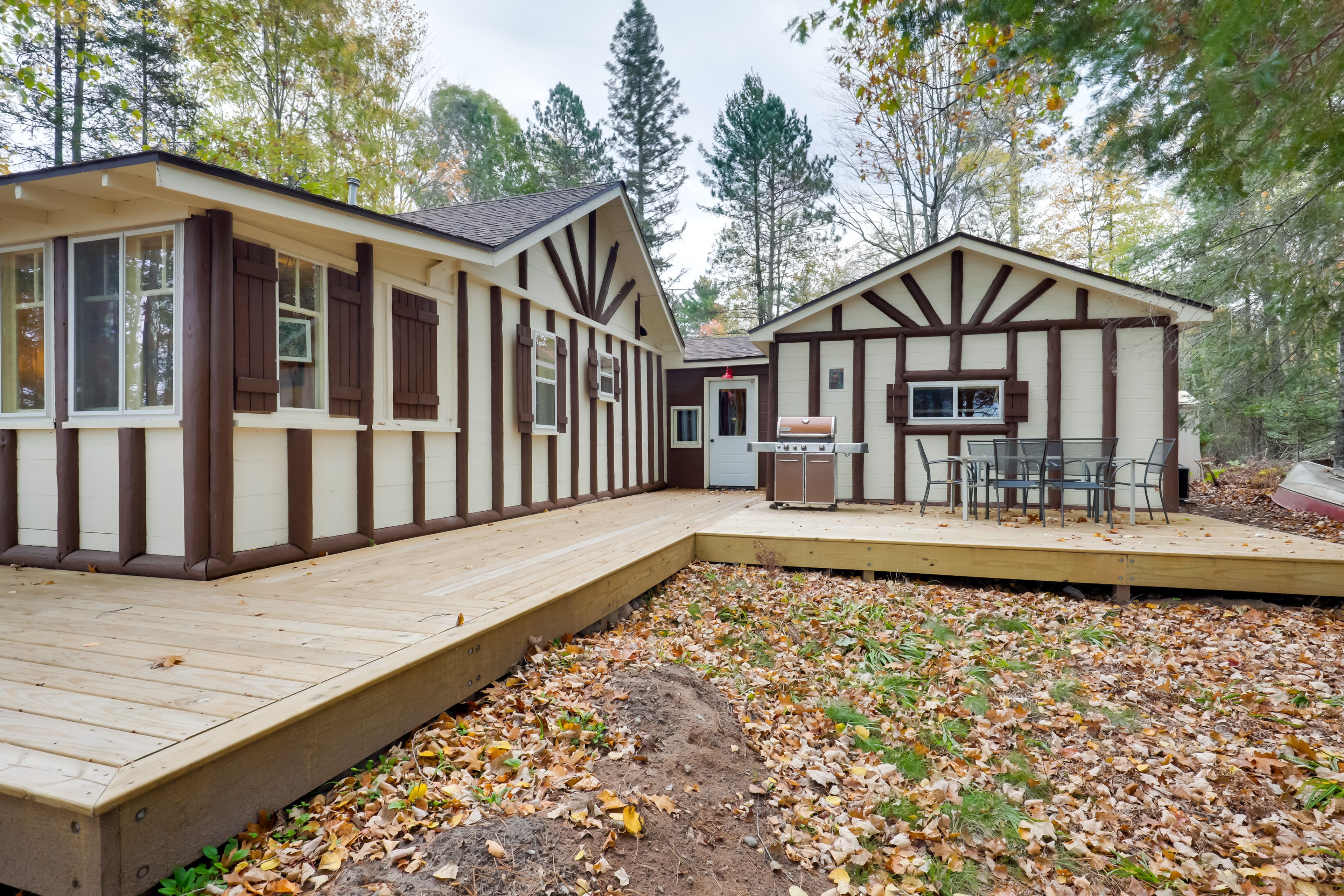 Land O’ Lakes Vacation Rental | 4BR | 2BA | 1,290 Sq Ft | 2 Half Steps Required