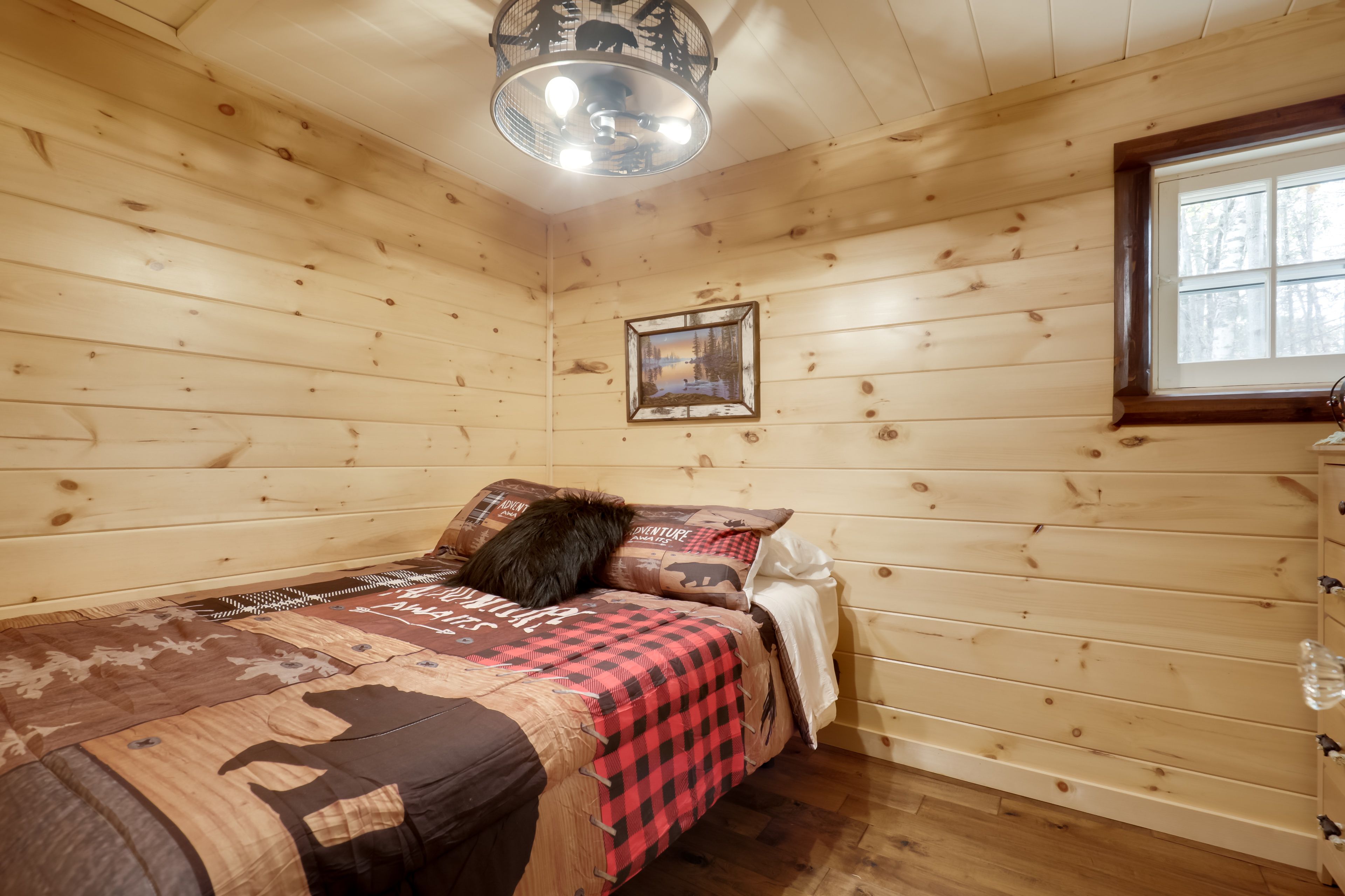 Bedroom 3 | Queen Bed