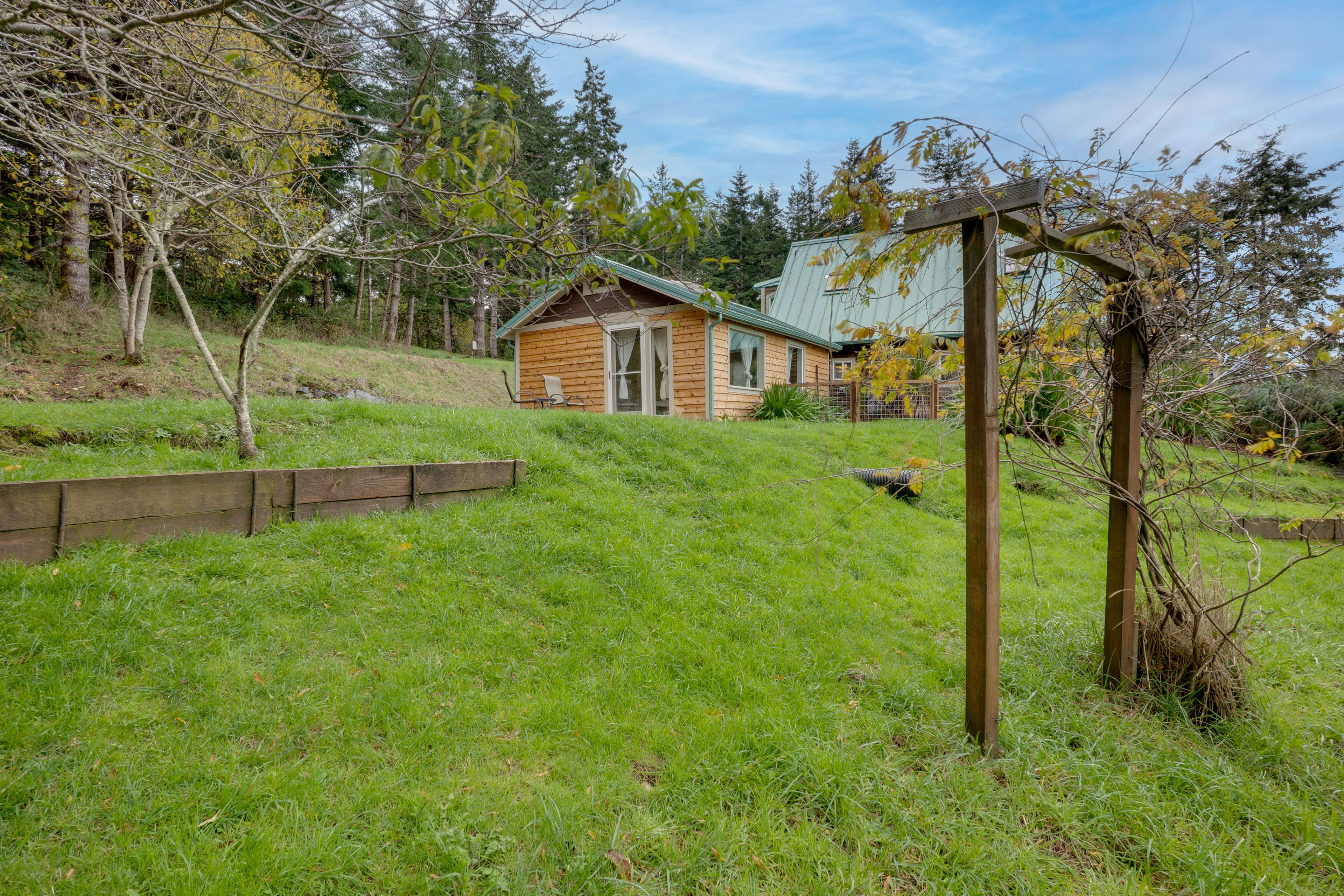 Shared Outdoor Amenities | Trail | Fruit Orchard | Herb Garden | Chicken Coop