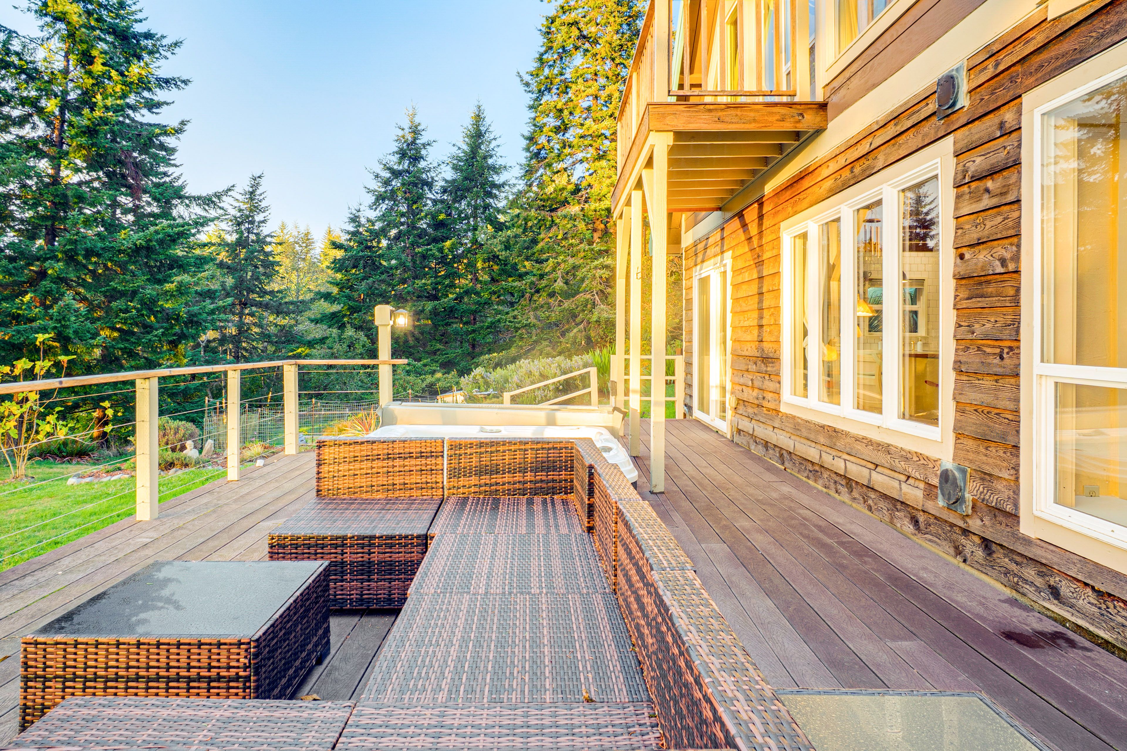 Furnished Deck | Hot Tub