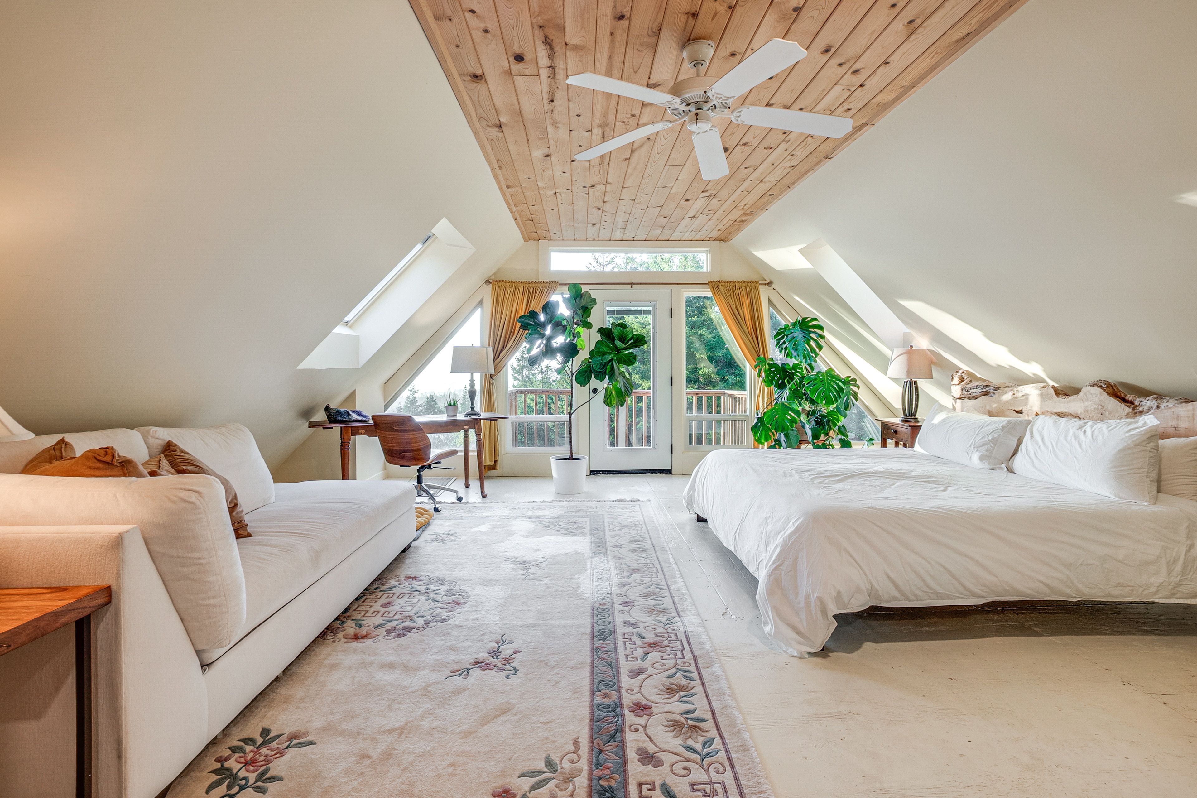 Bedroom 3 (Loft) | 2nd Floor | King Bed | Desk