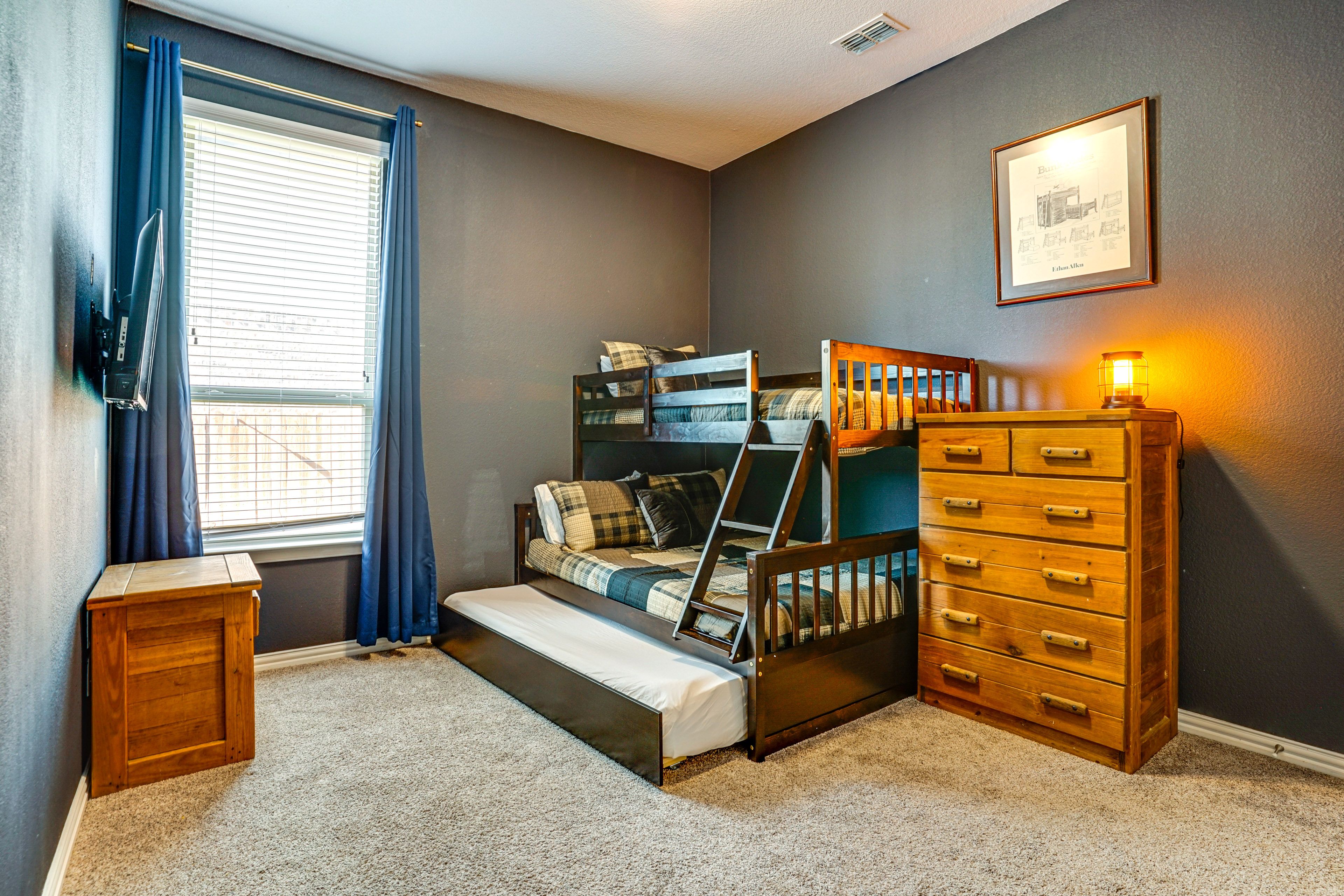 Bedroom 5 | Twin/Full Bunk Bed w/ Twin Trundle