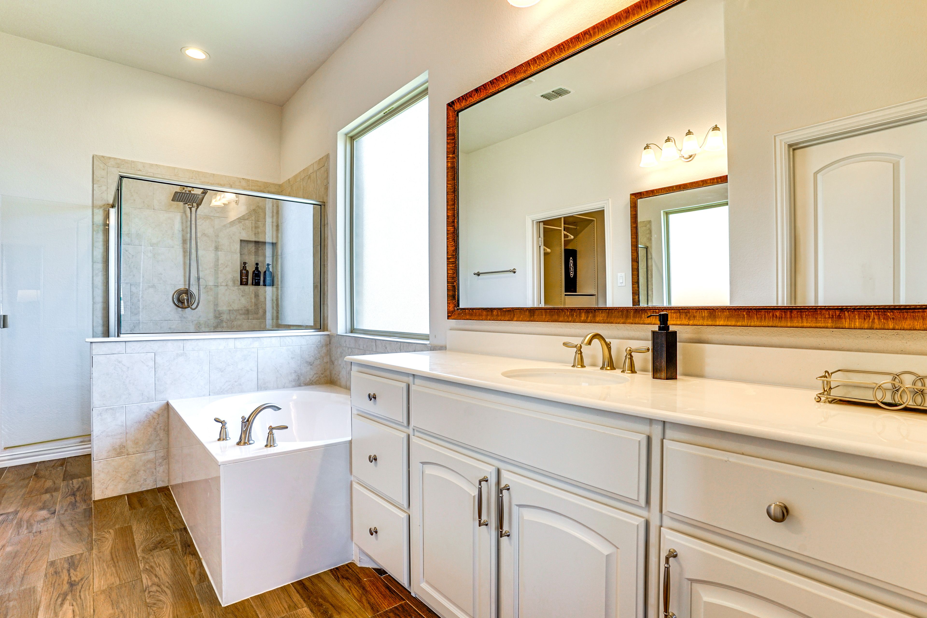 En-Suite Bathroom | Walk-In Closet