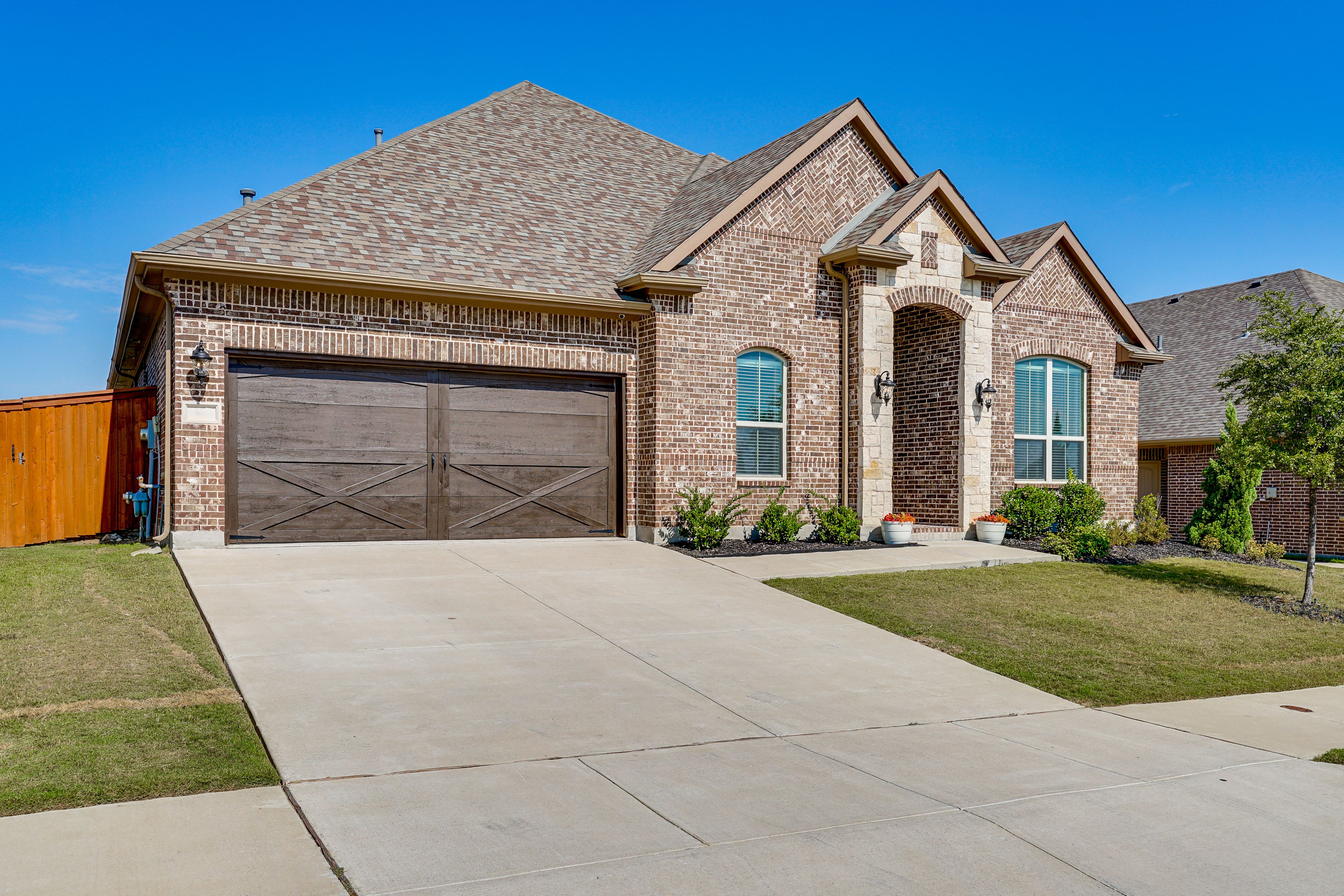Parking | Garage (2 Vehicles) | Driveway (2 Vehicles)