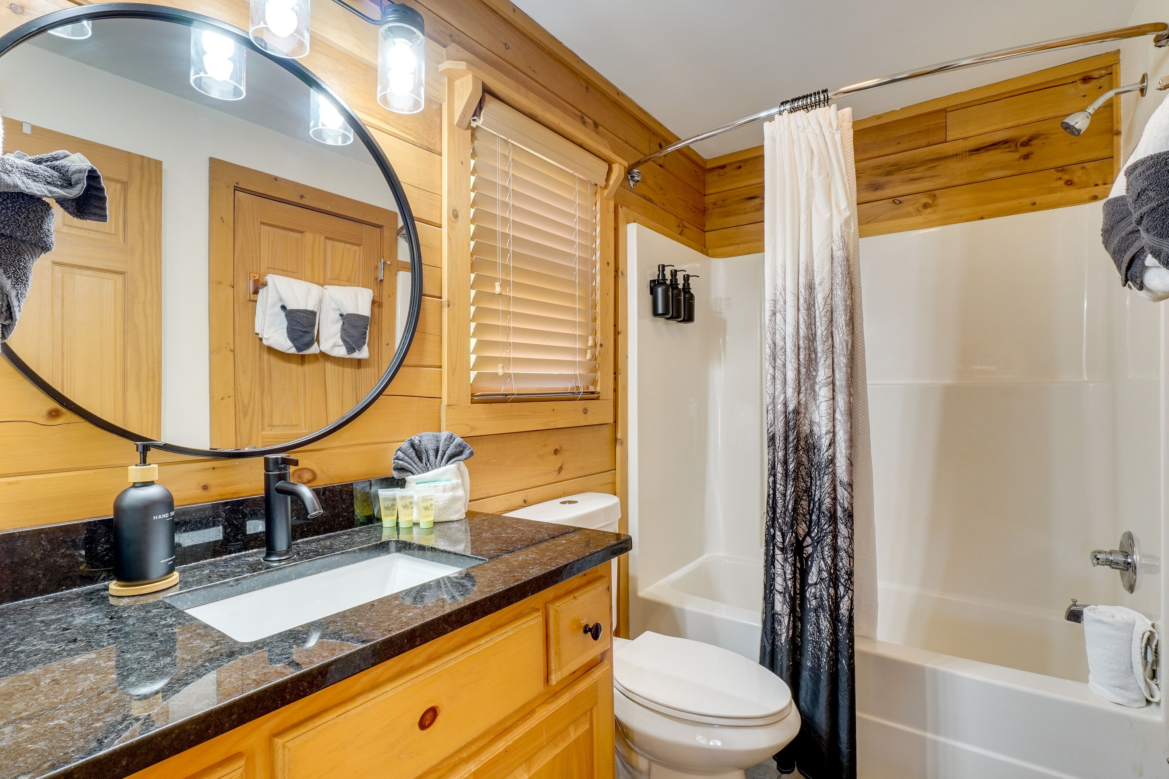 Full Bathroom | 2nd Floor