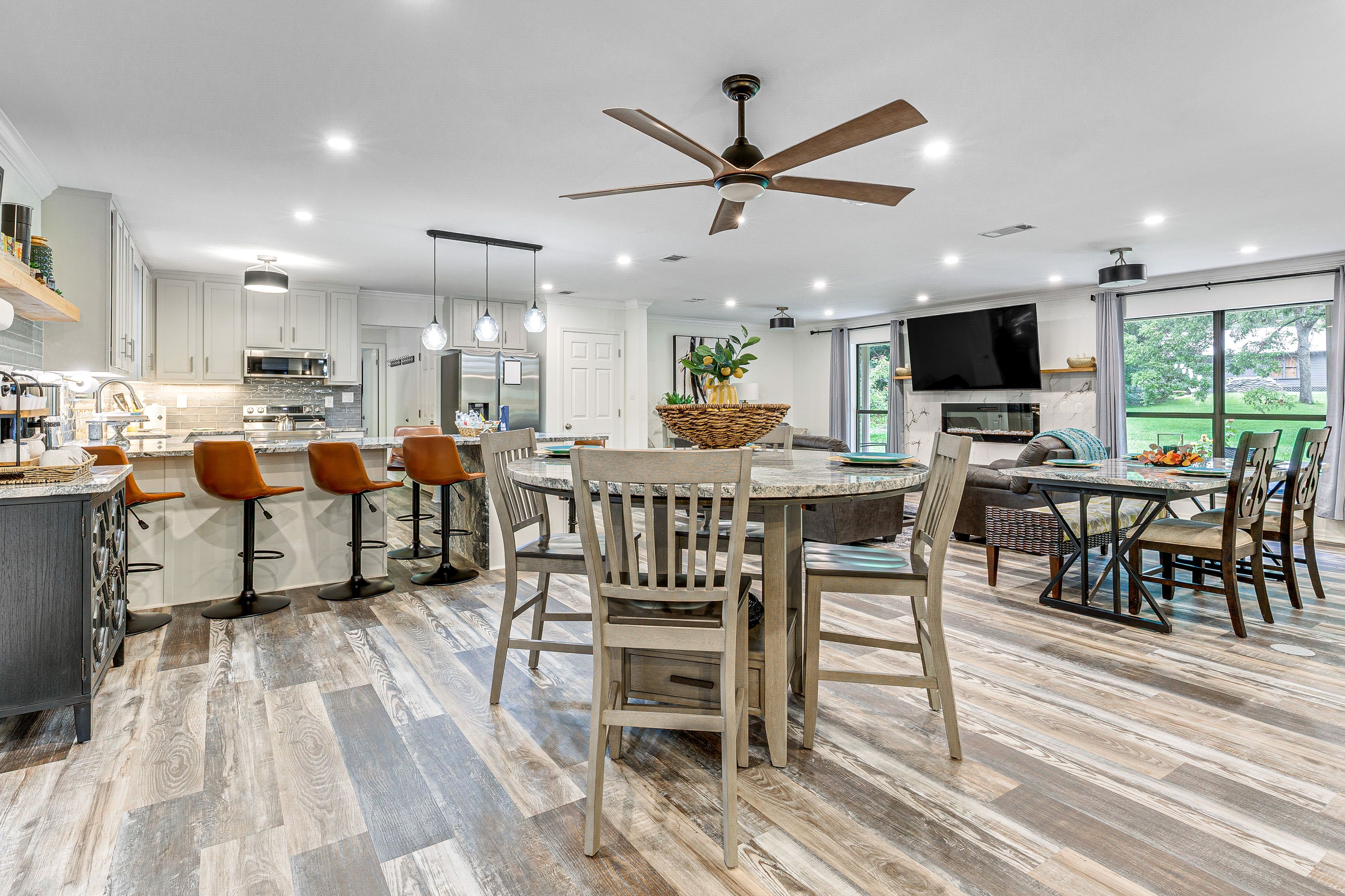 Breakfast Nook | Smart TV | Board Games
