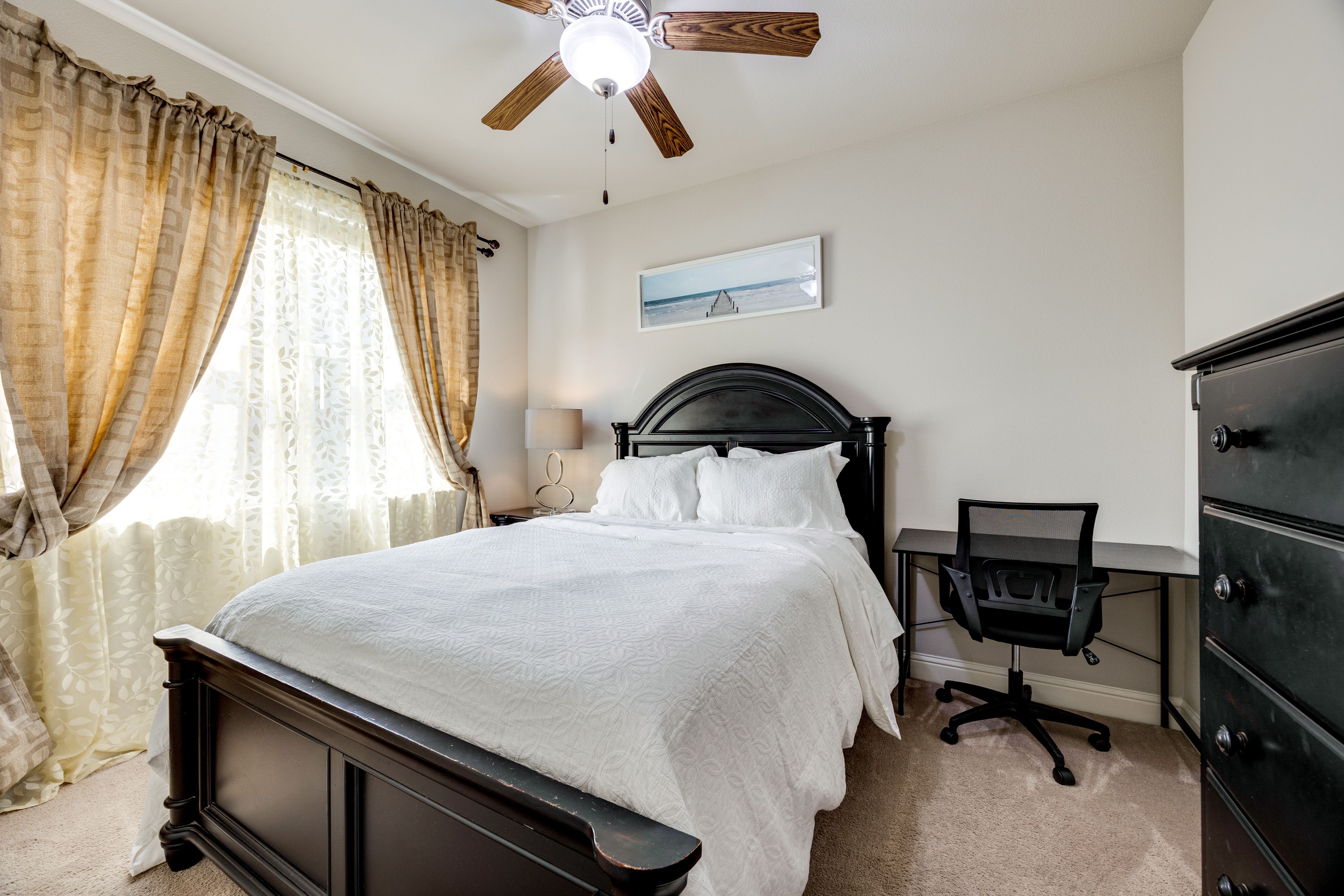 Bedroom 1 | Queen Bed | 1st Floor