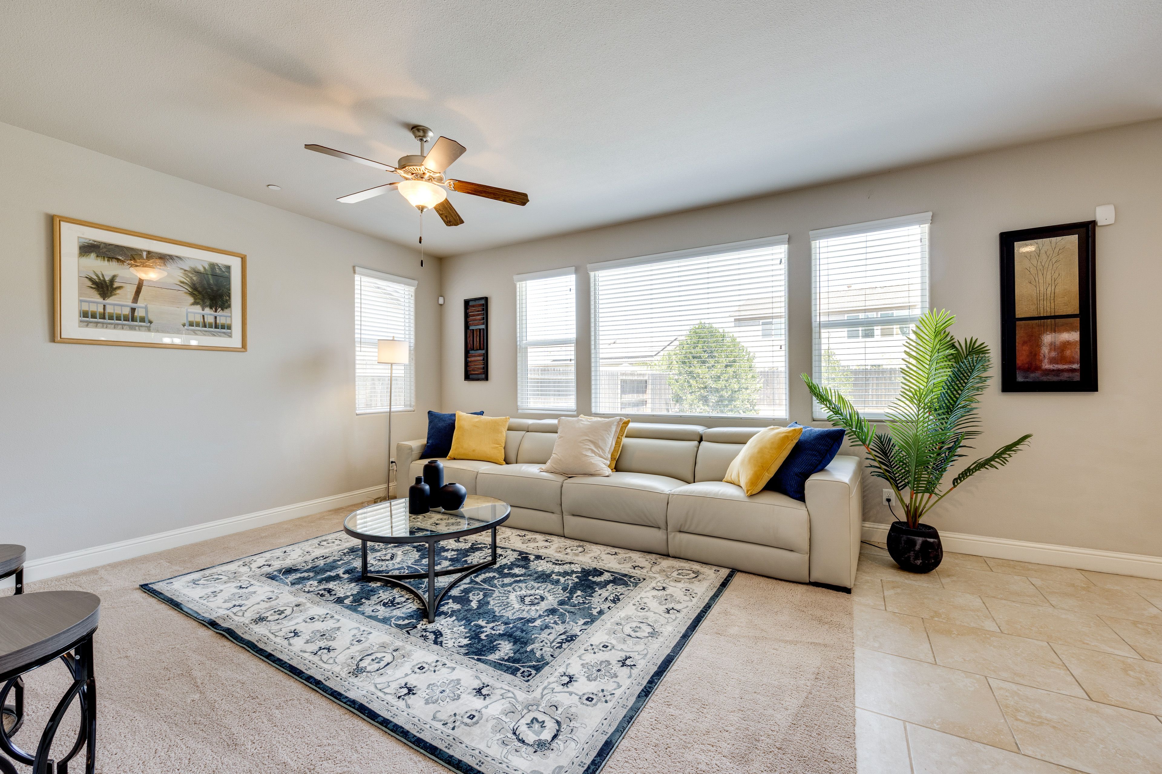 Living Room | 1st Floor | Smart TV | Free WiFi