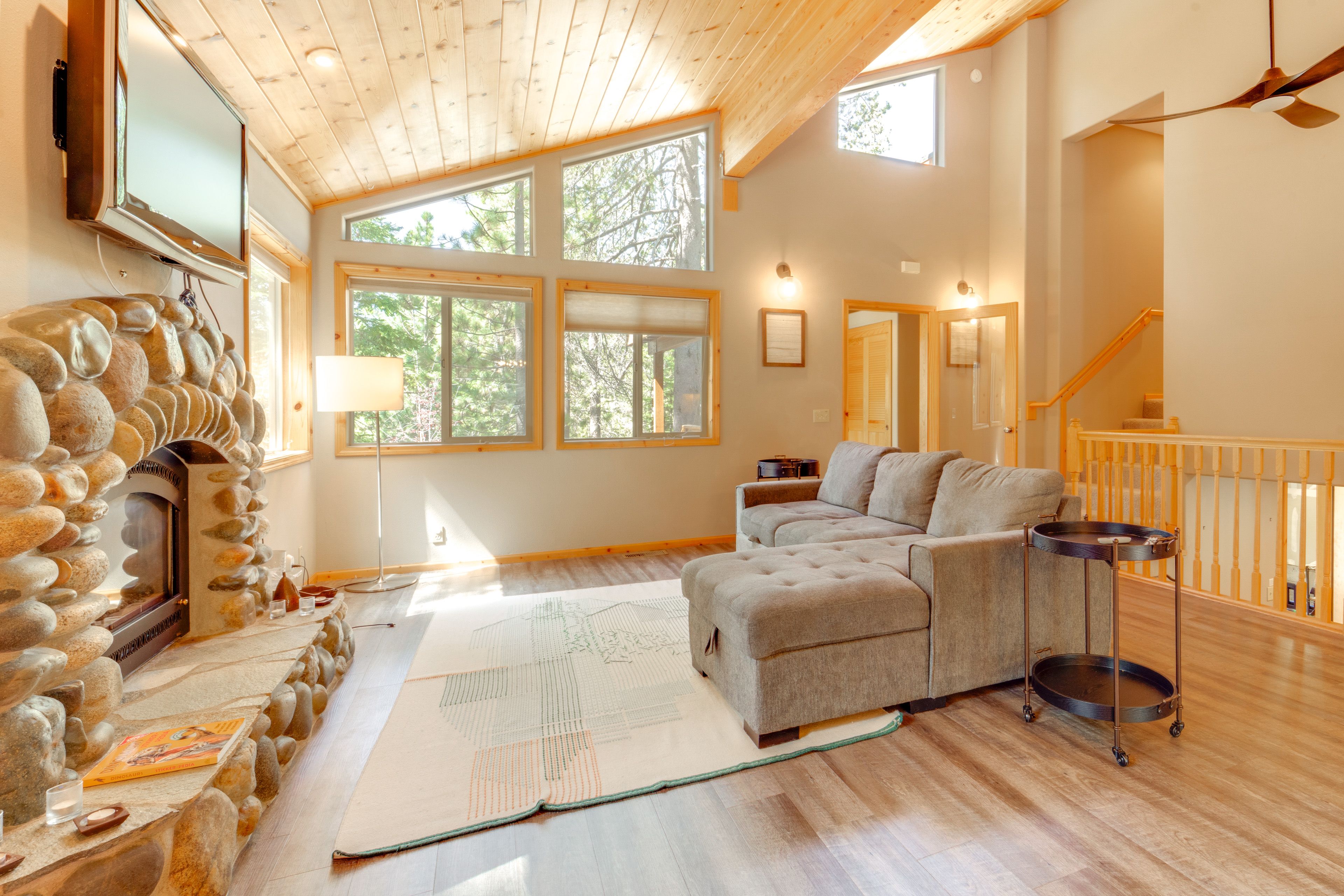 Living Room | Full Sleeper Sofa | Central Heating | Fireplace | Free WiFi