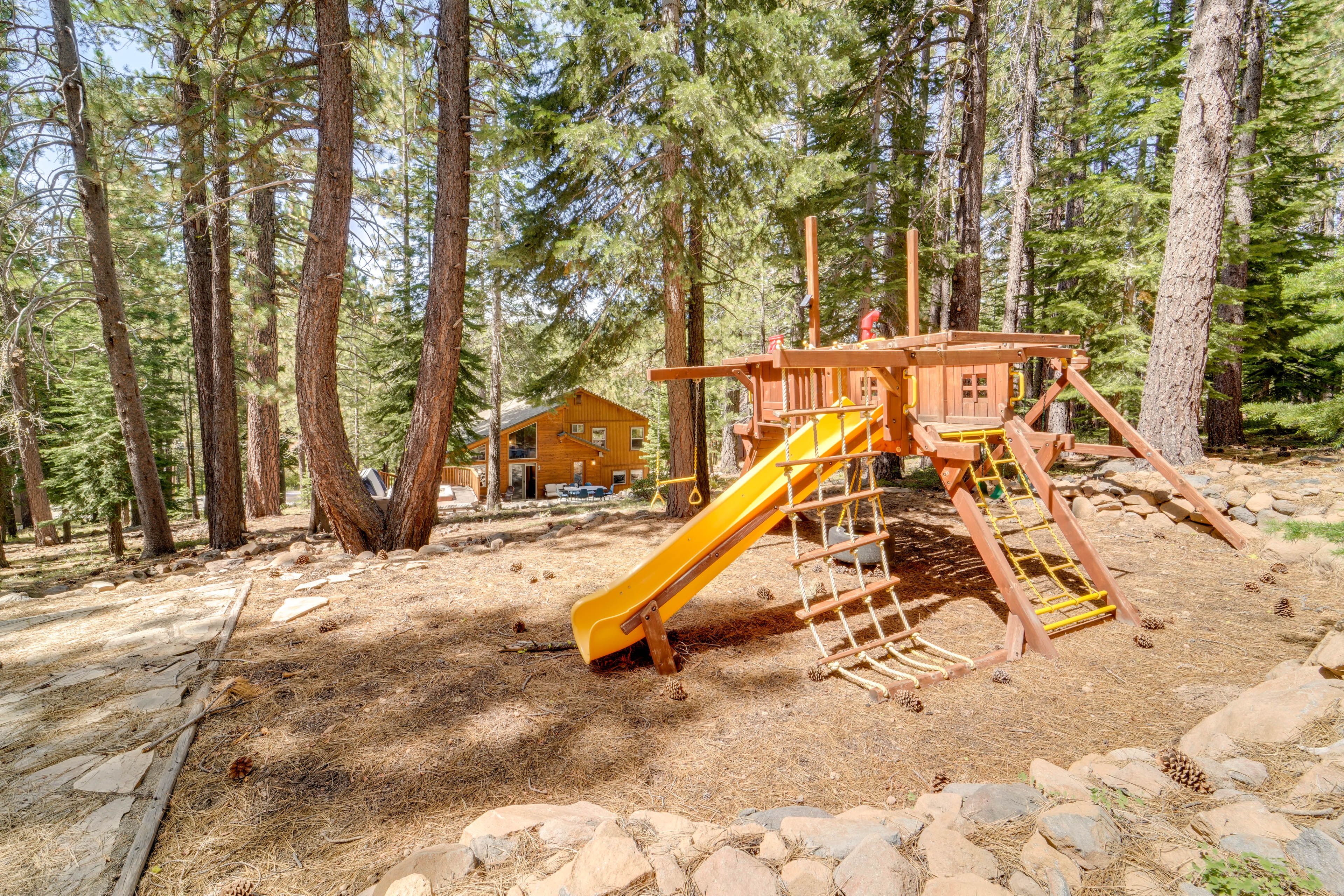 Private Yard | Playset