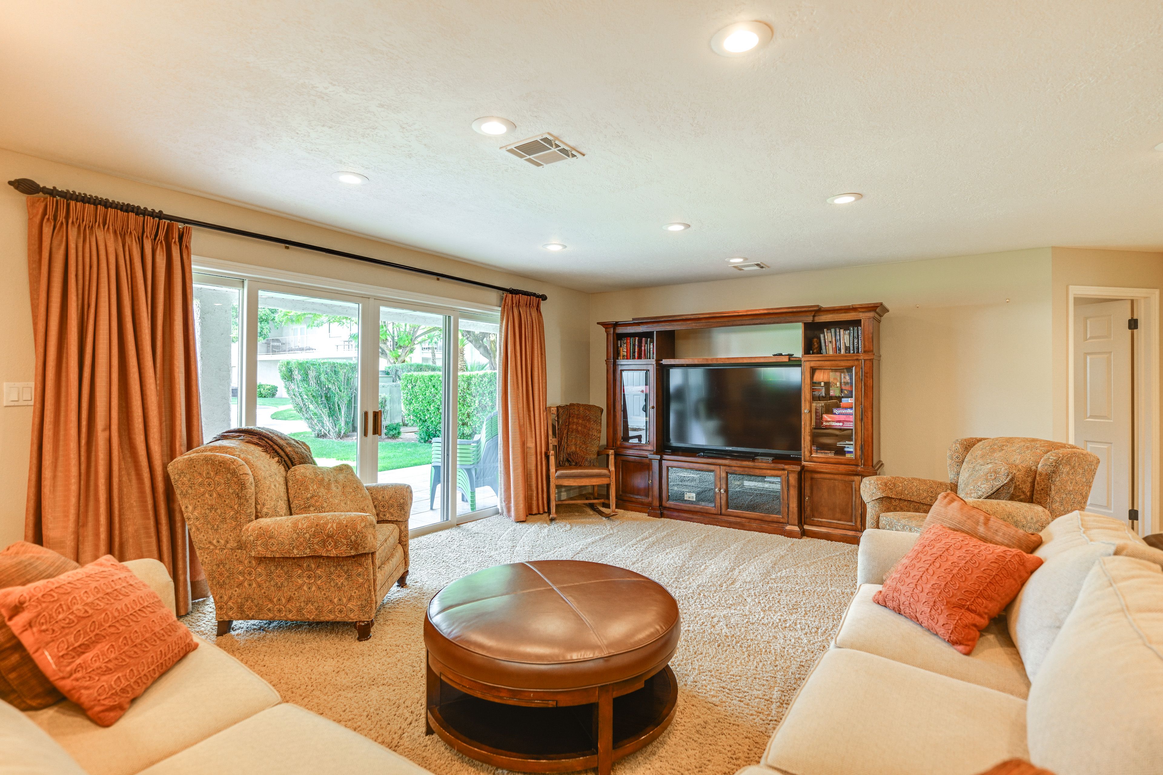 Living Room | Free WiFi | Smart TV | Central A/C | Board Games