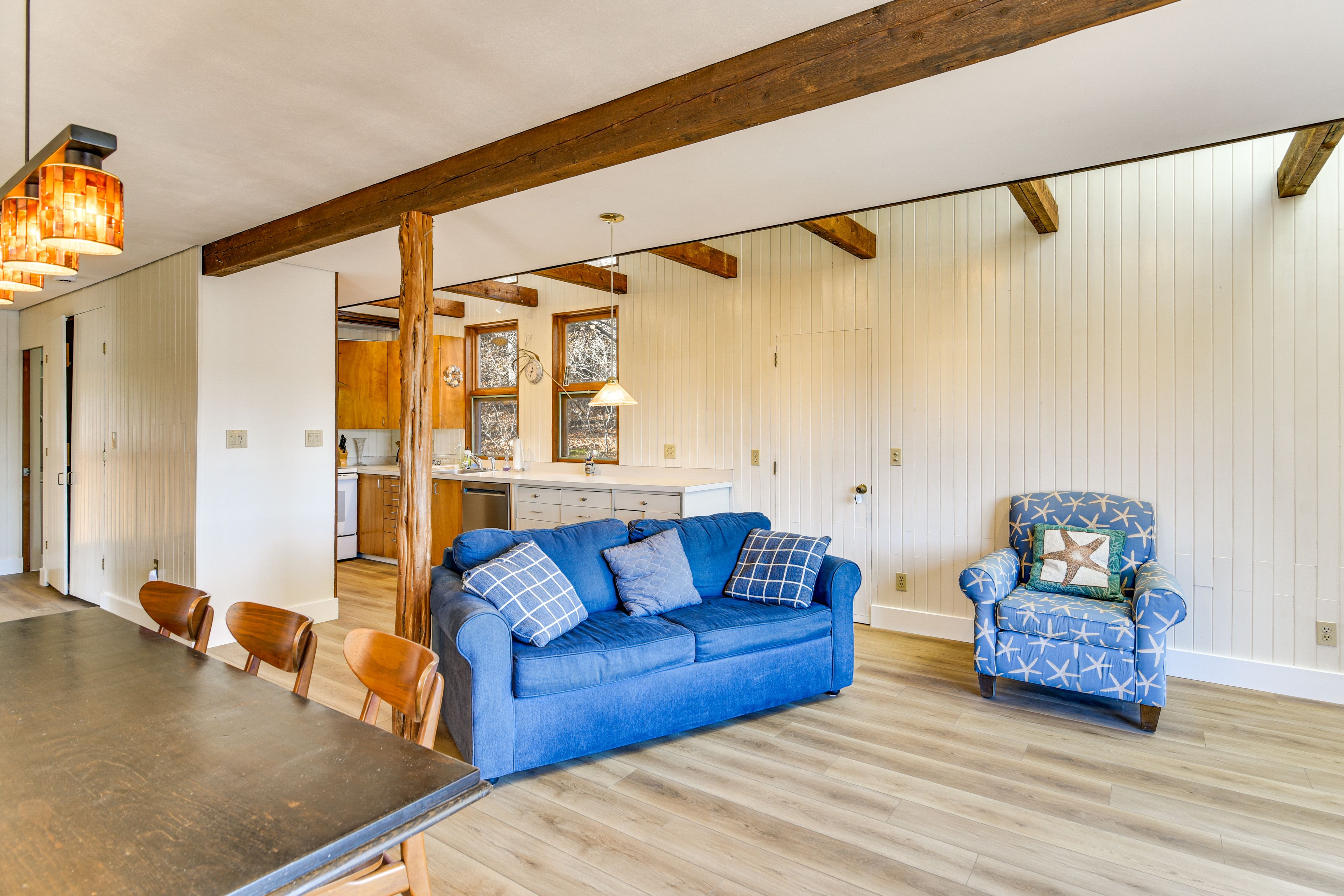 Living Area | Free WiFi