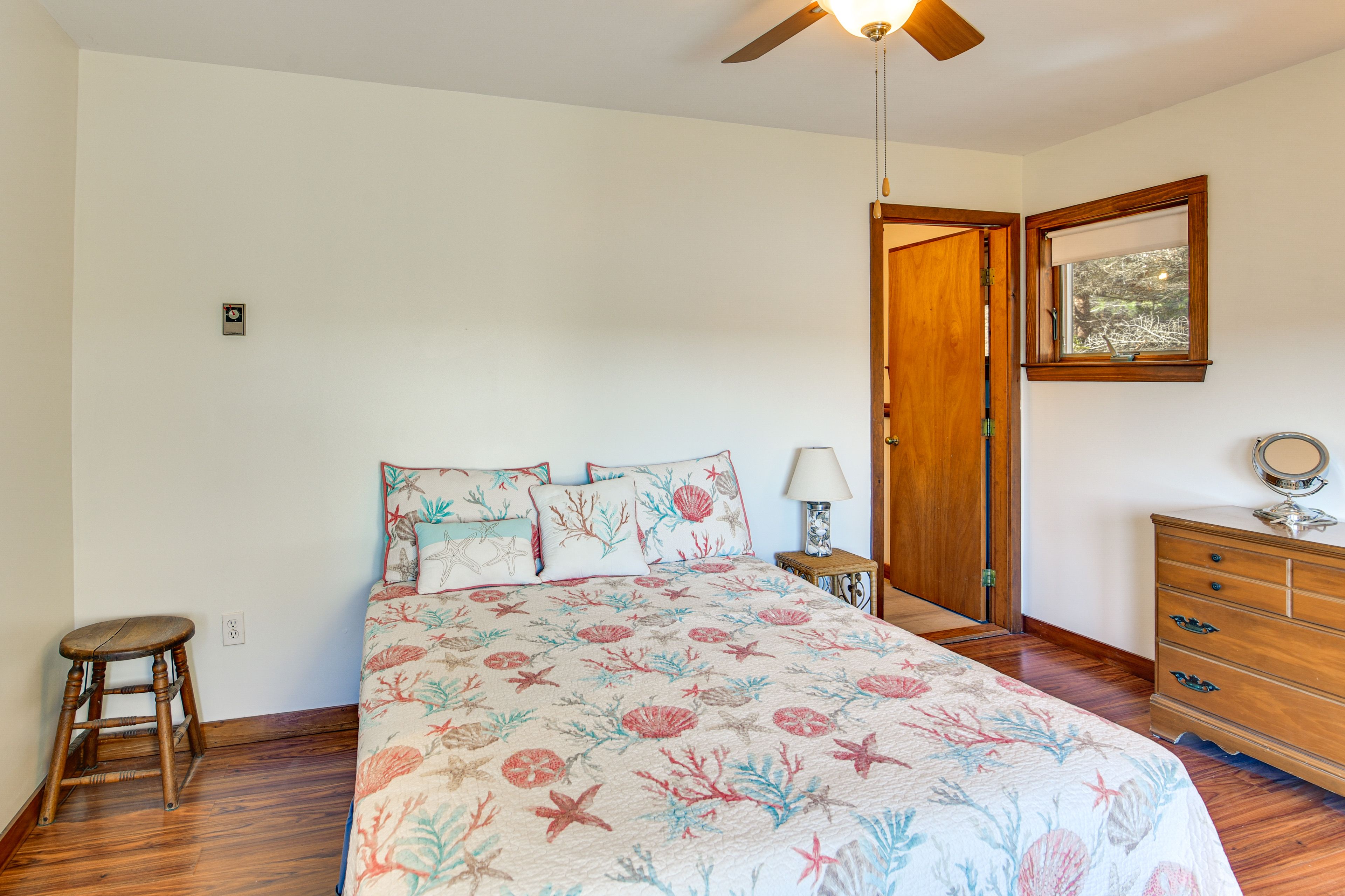 Bedroom 1 | King Bed | Deck Access