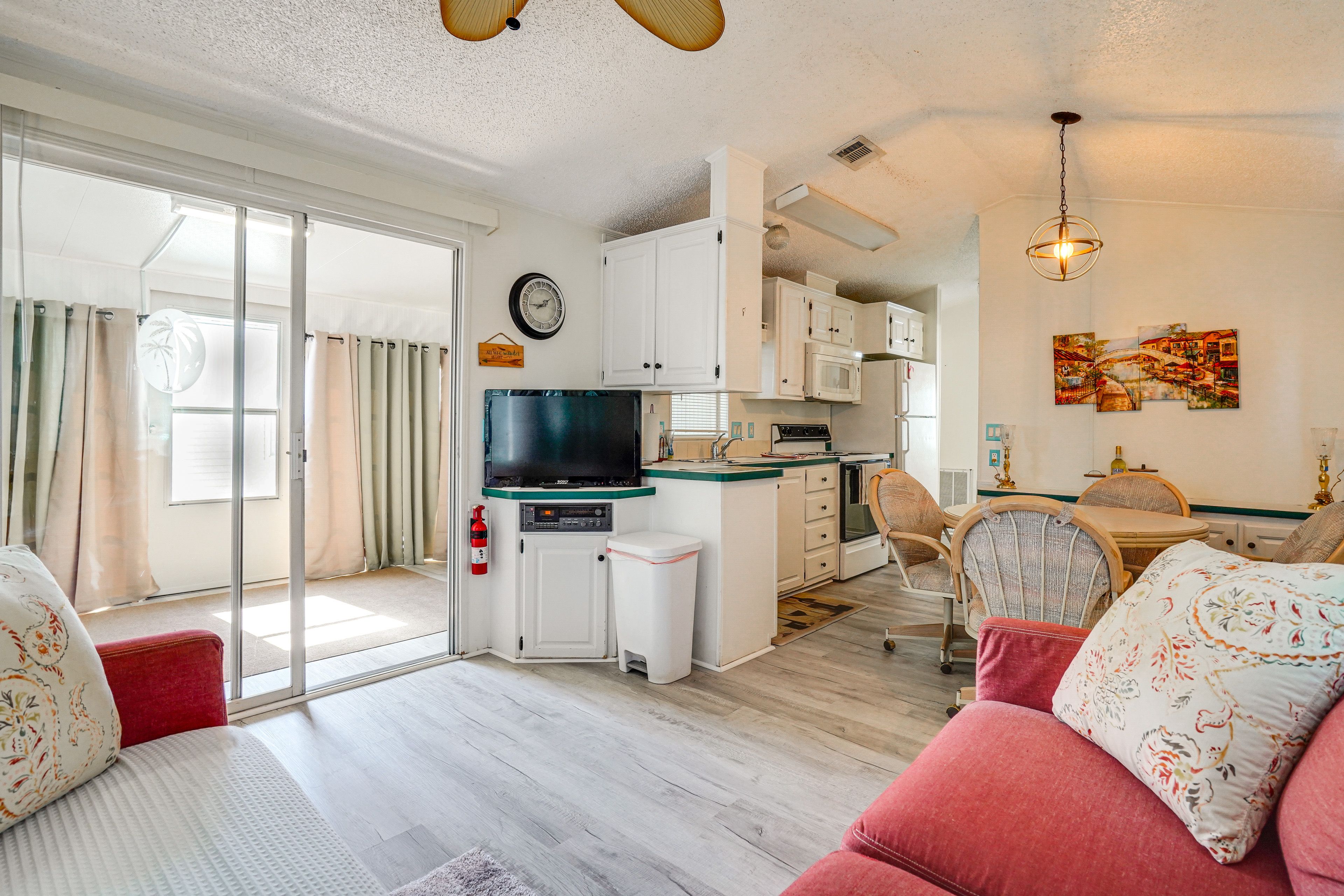 Living Room | Smart TV | Free WiFi | 1 Step Required