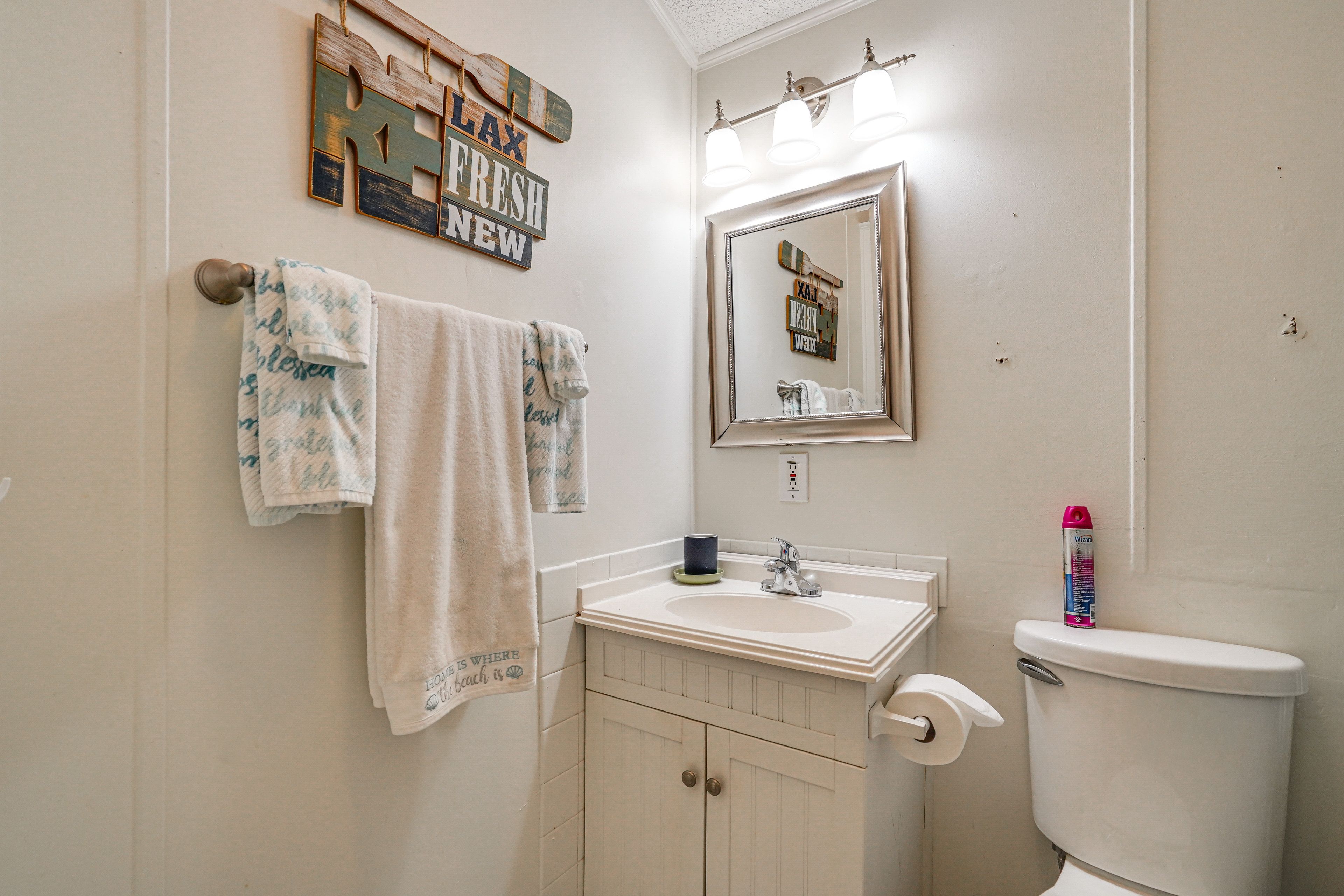 Full Bathroom | Towels Provided