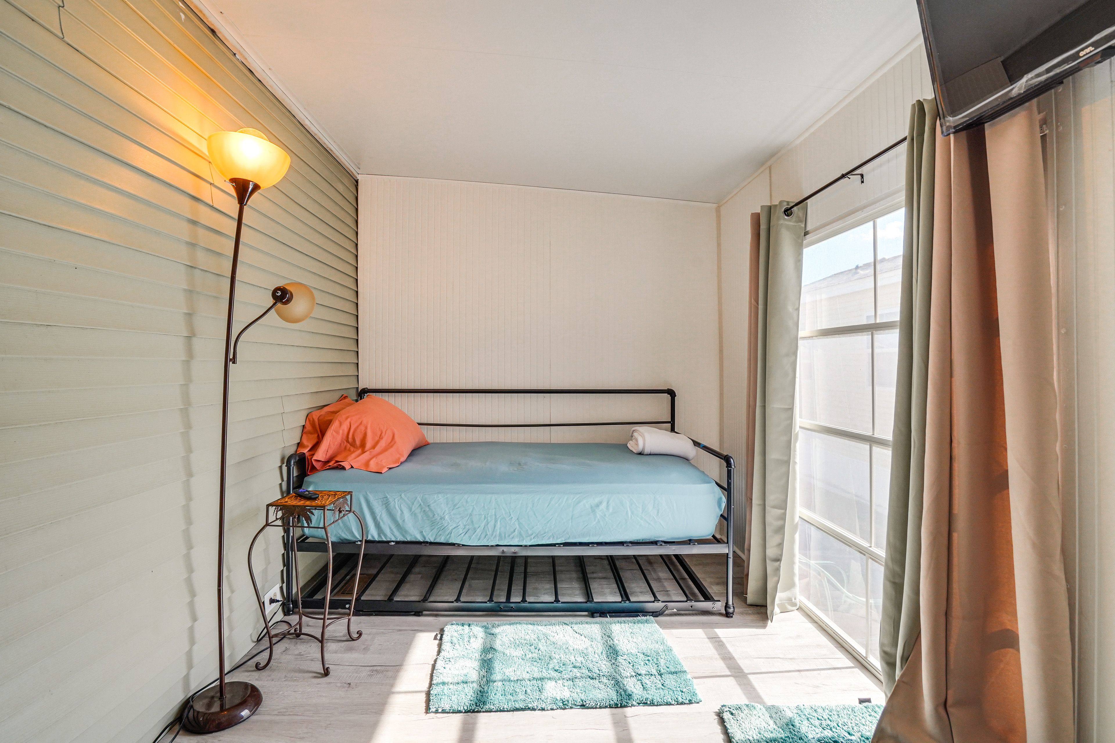 Bedroom 2 | Twin Daybed | Twin Trundle (Mattress Added)