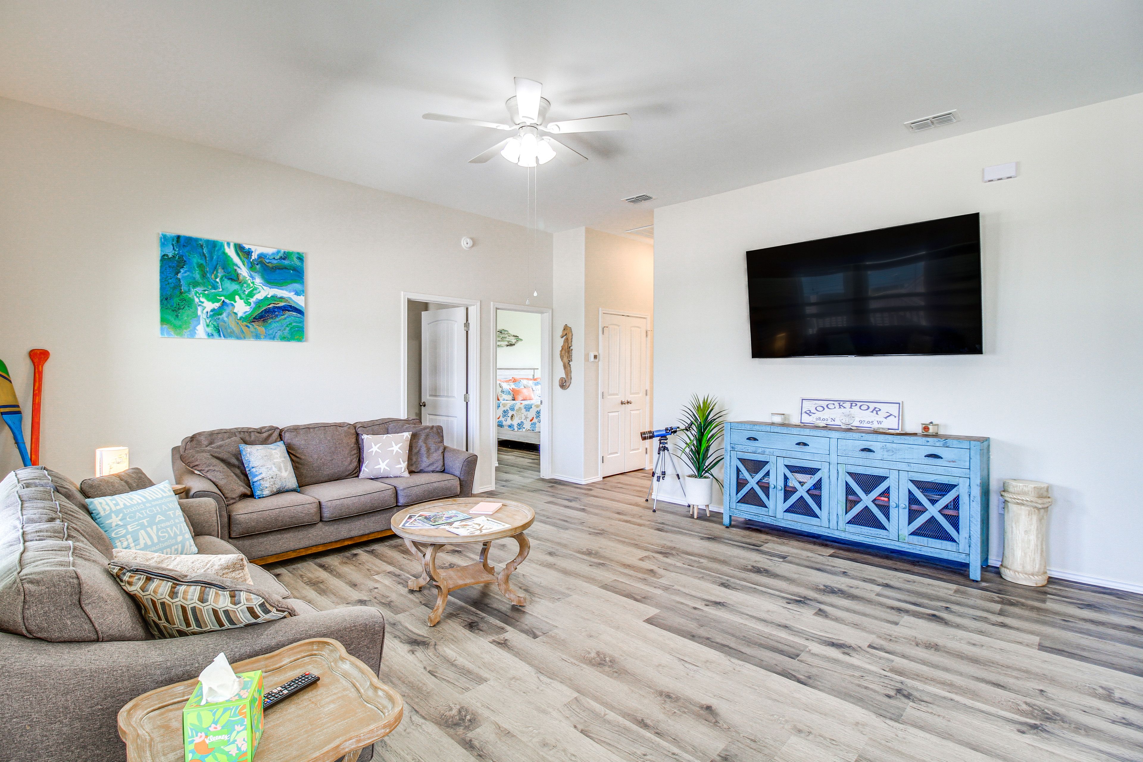 Living Room | Smart TV