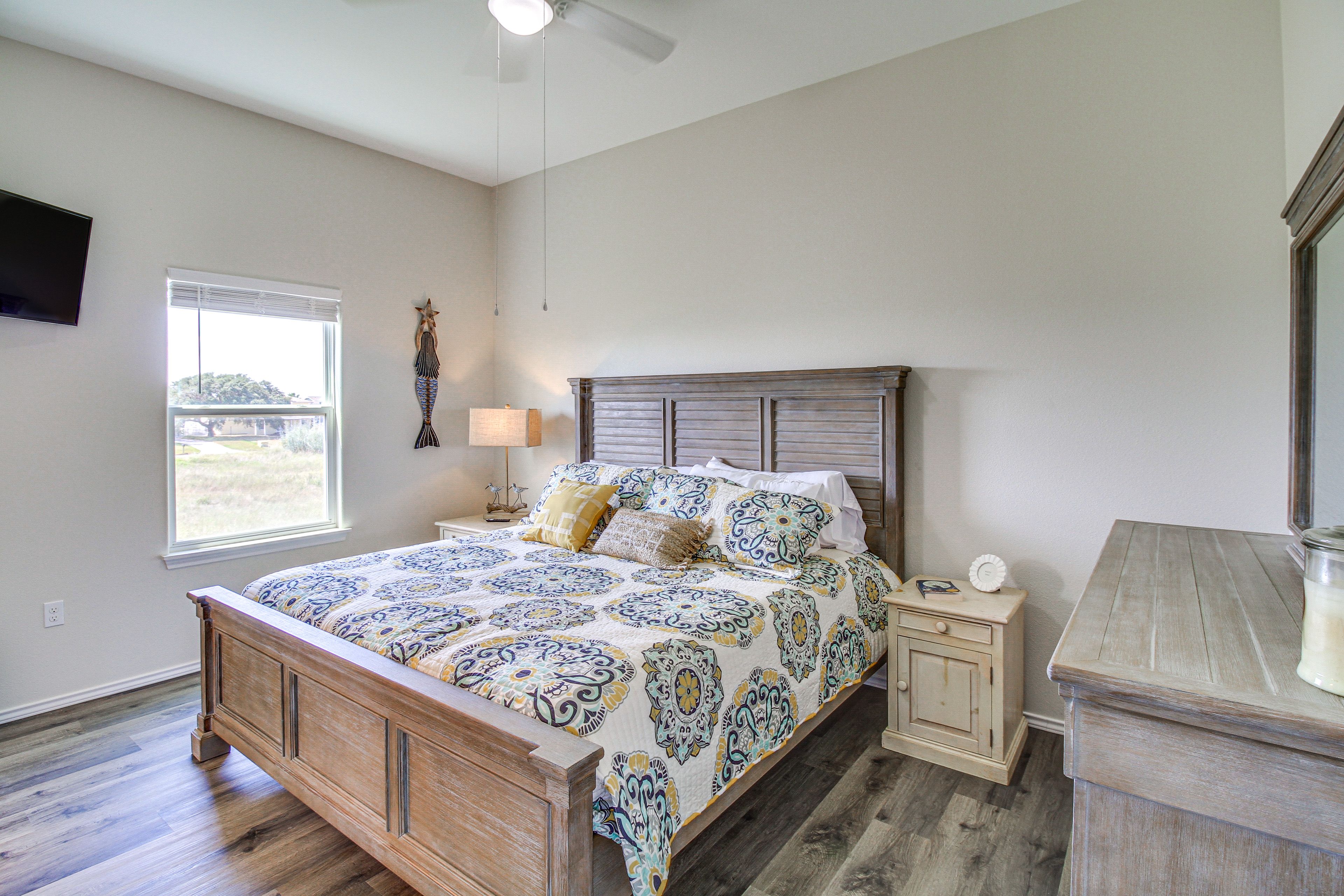 Bedroom 1 | King Bed | En-Suite Bathroom