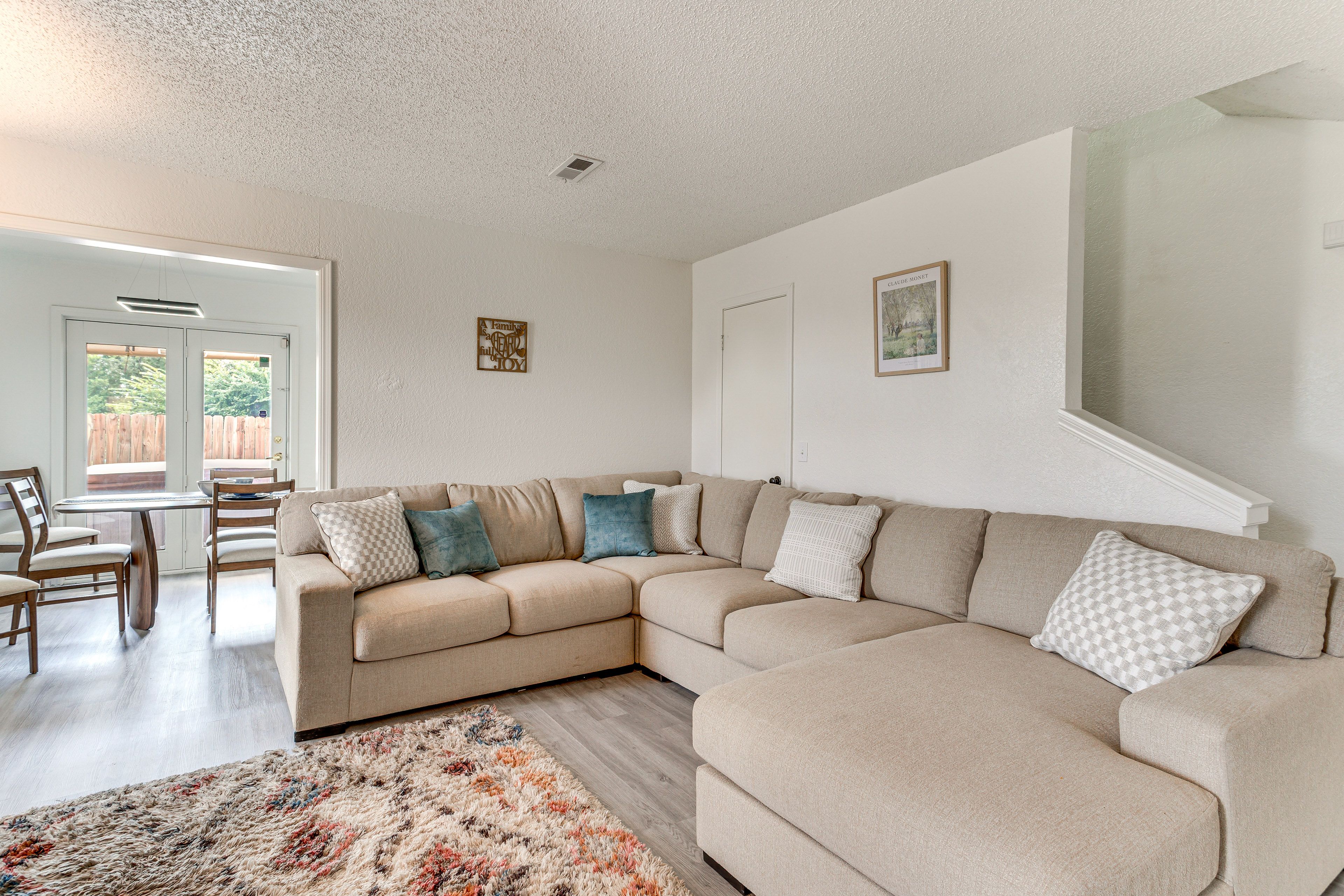 Living Room | 1st Floor | Smart TV
