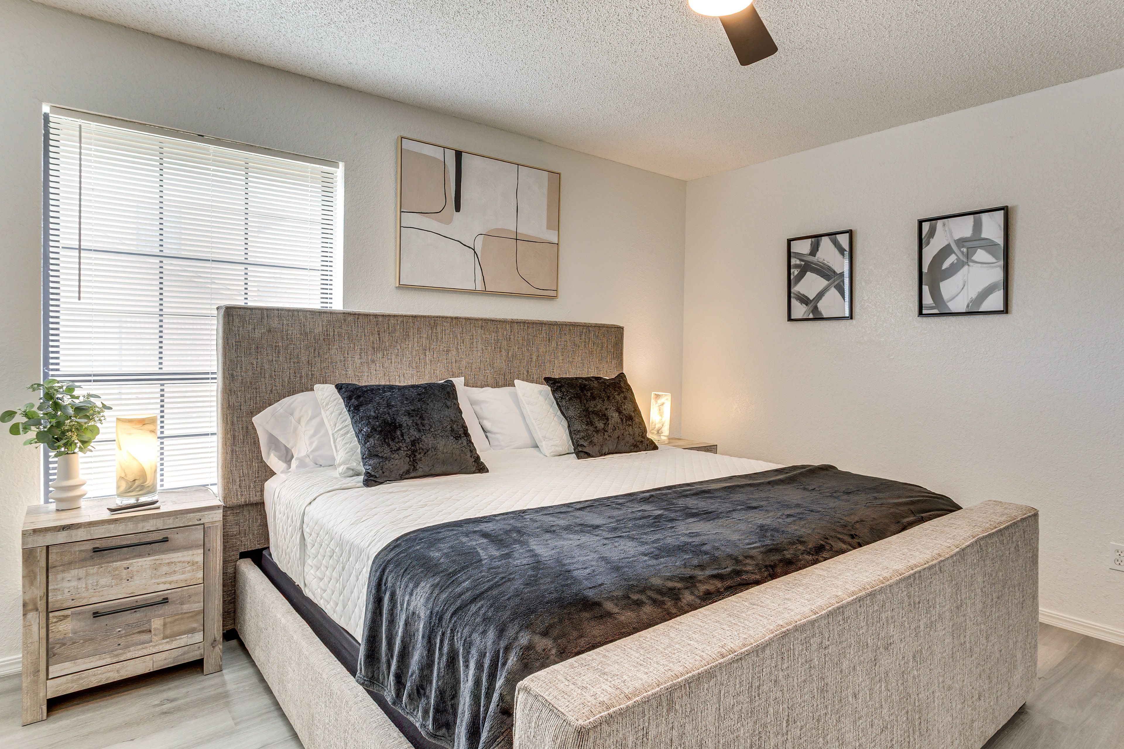 Bedroom 1 | 1st Floor | King Bed | Smart TV