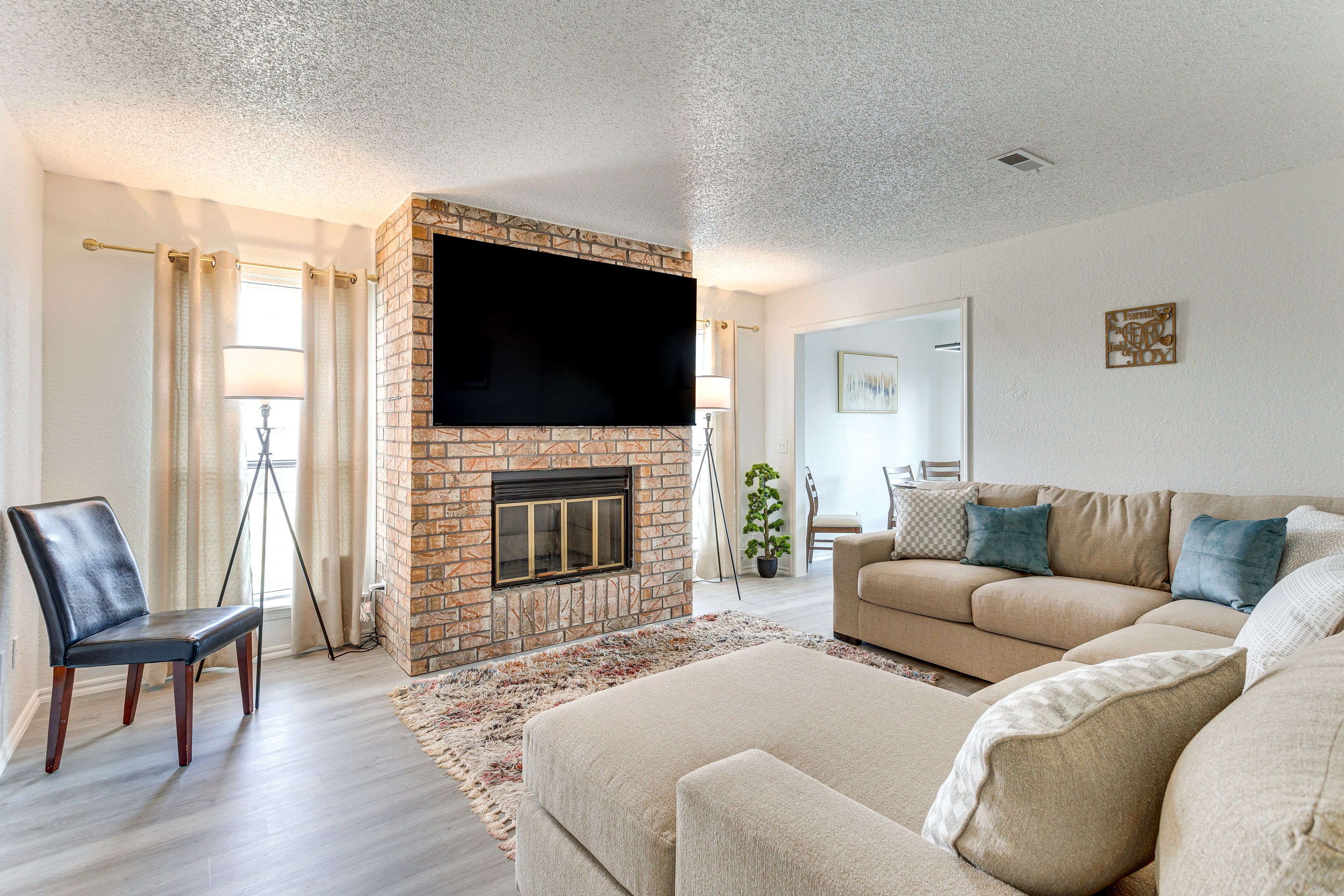 Property Interior | 3 Smart TVs | PacMan Arcade Game | Fireplace