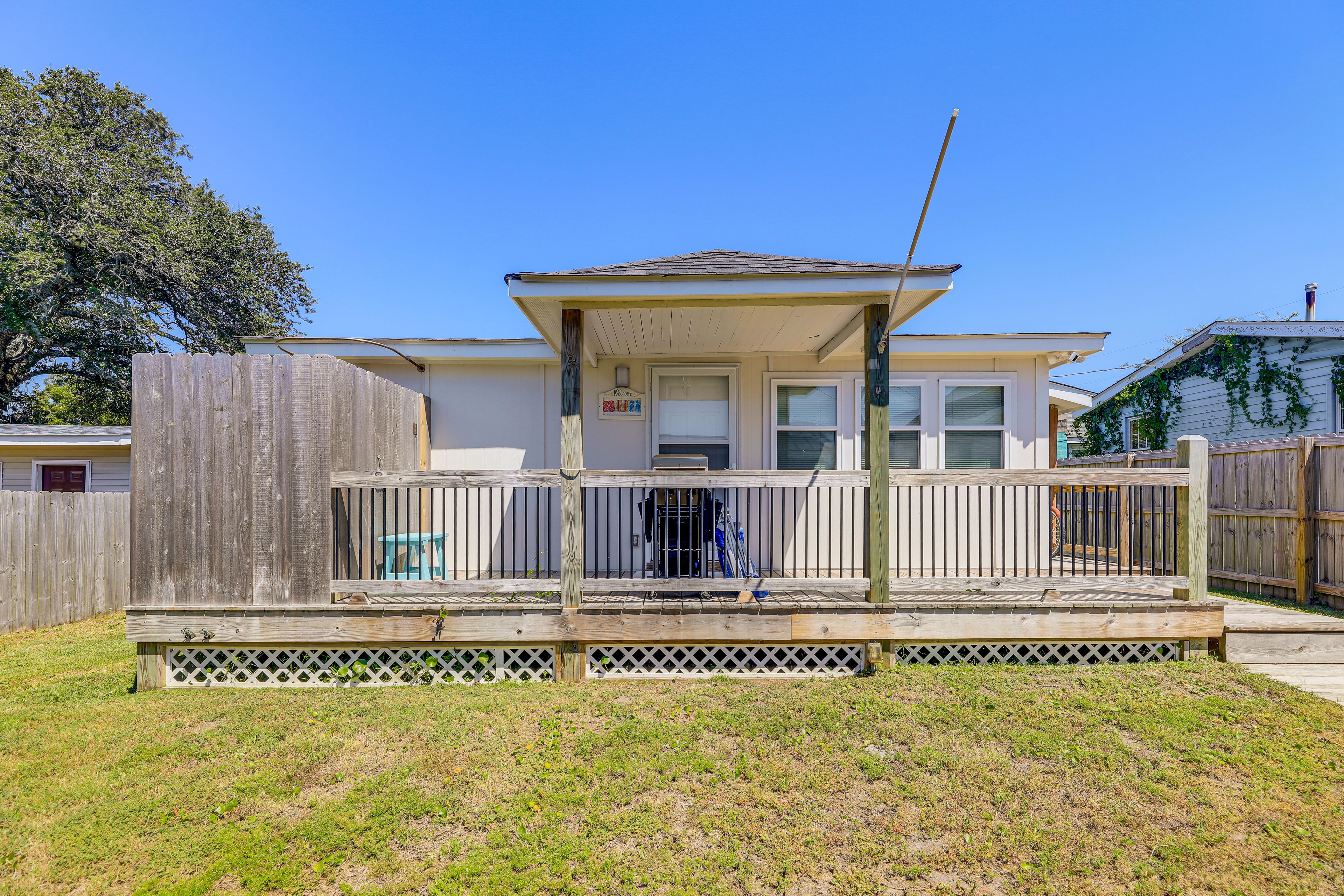 Beaufort Vacation Rental | 2BR | 1BA | 3 Steps Required | 600 Sq Ft
