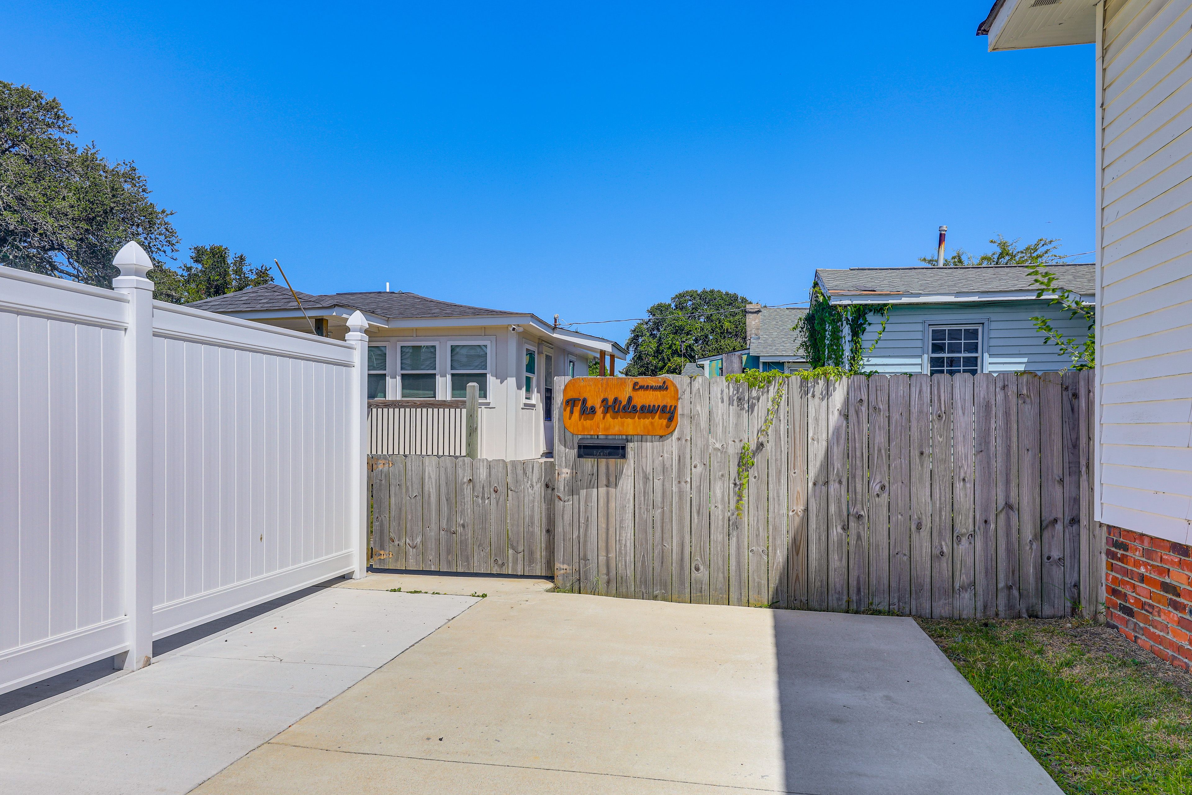 Parking | Driveway (3 Vehicles)