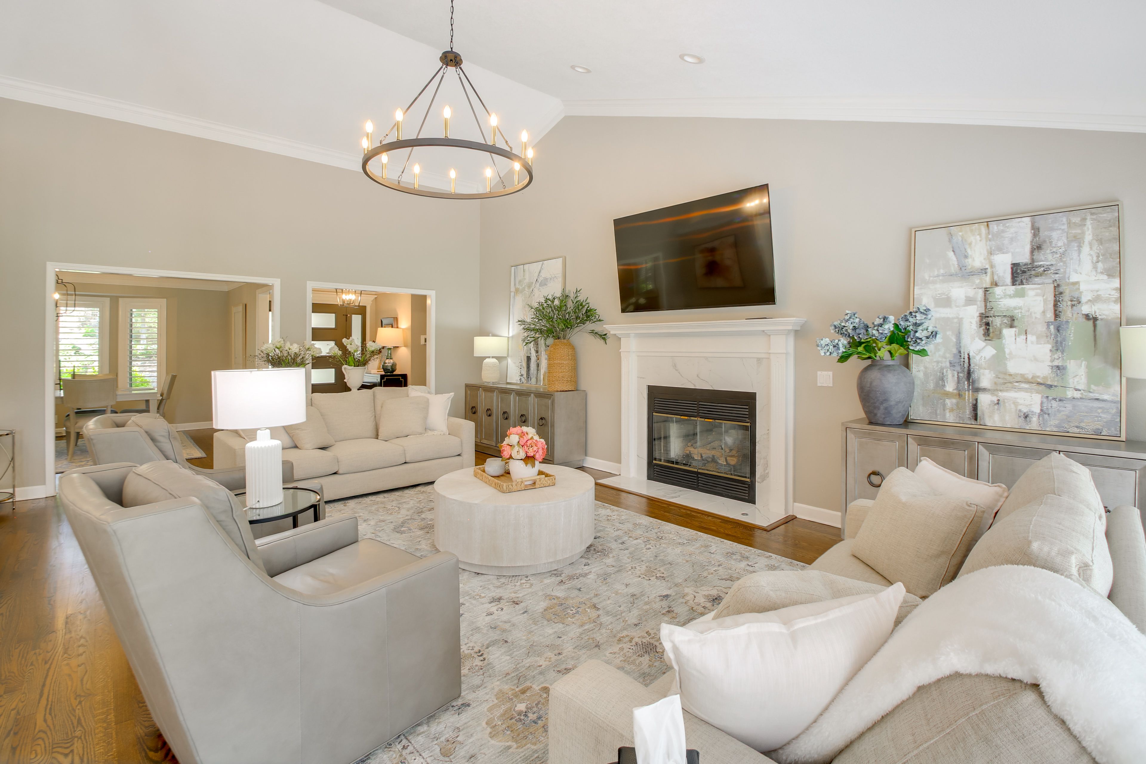 Living Room | Smart TV | Board Games