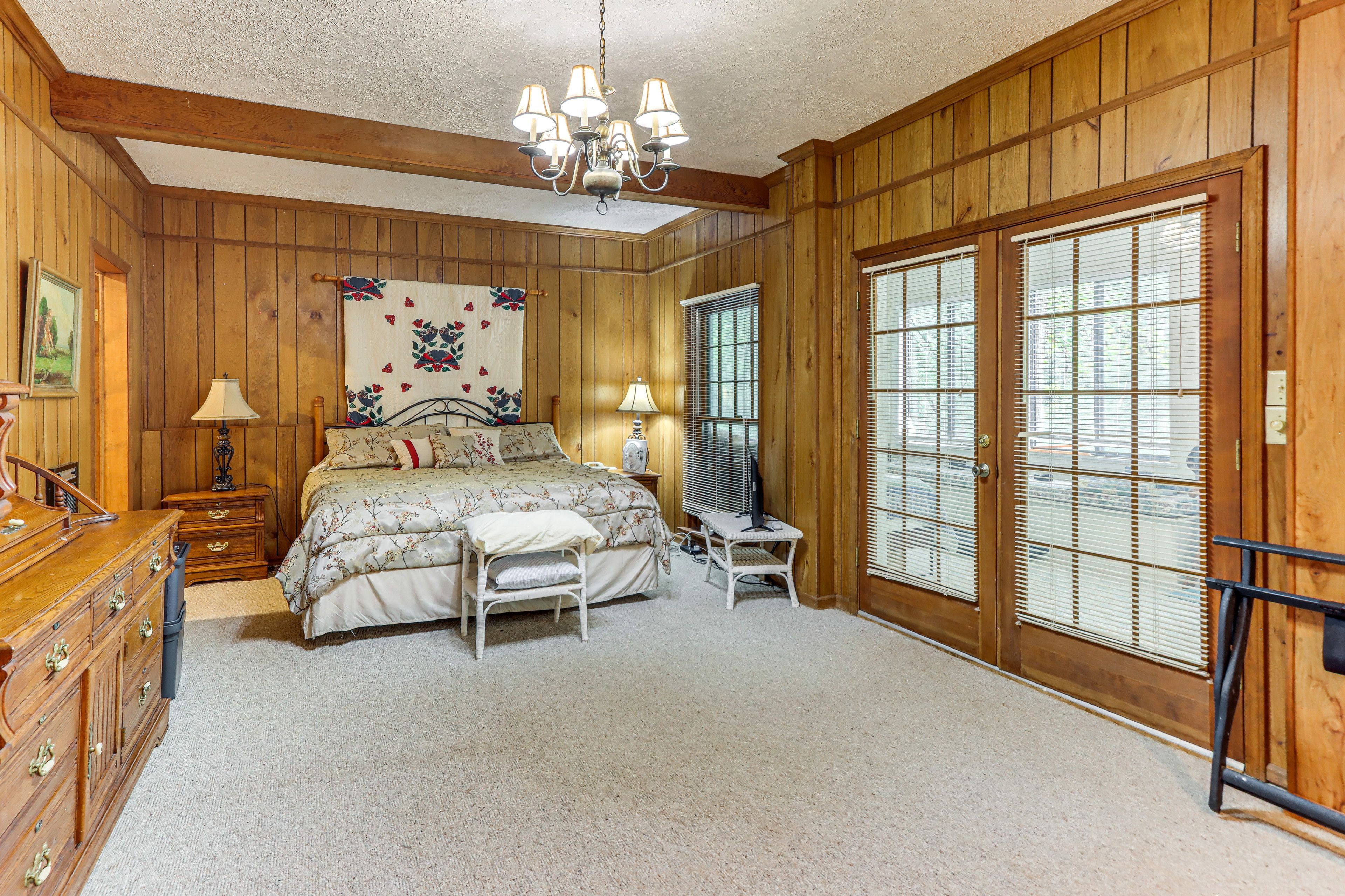 Bedroom 1 | King Bed