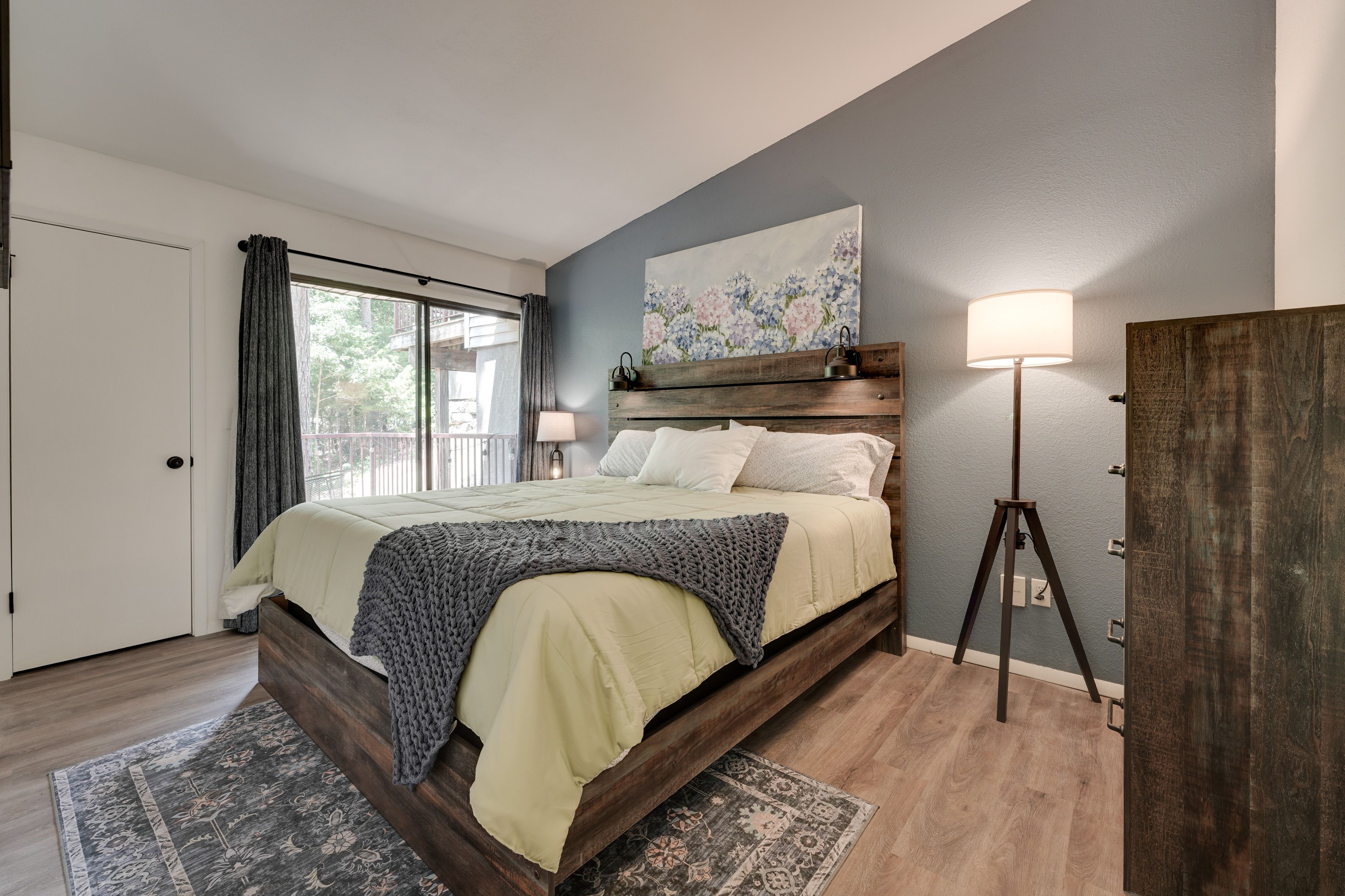 Bedroom 1 | King Bed