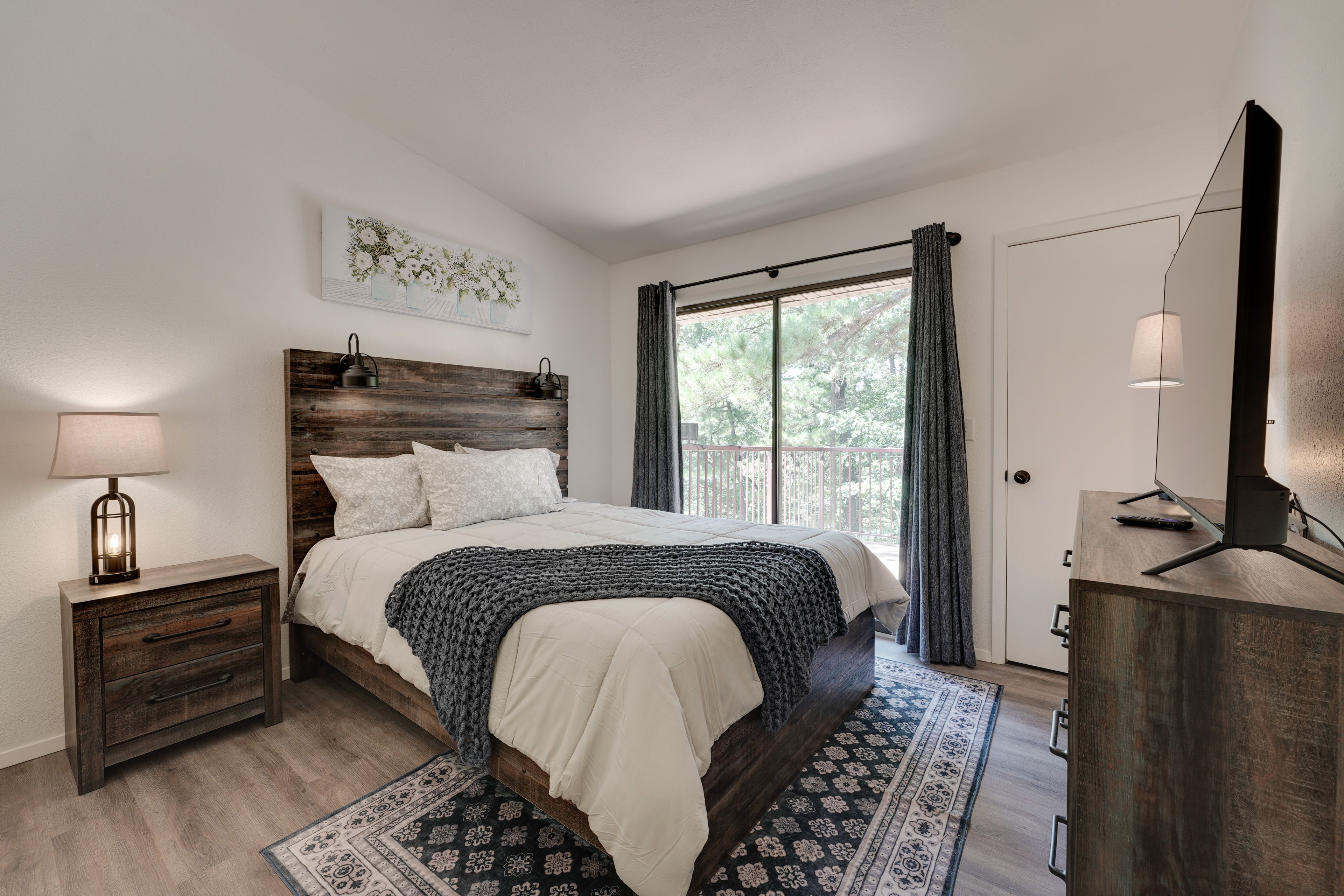 Bedroom 2 | Queen Bed