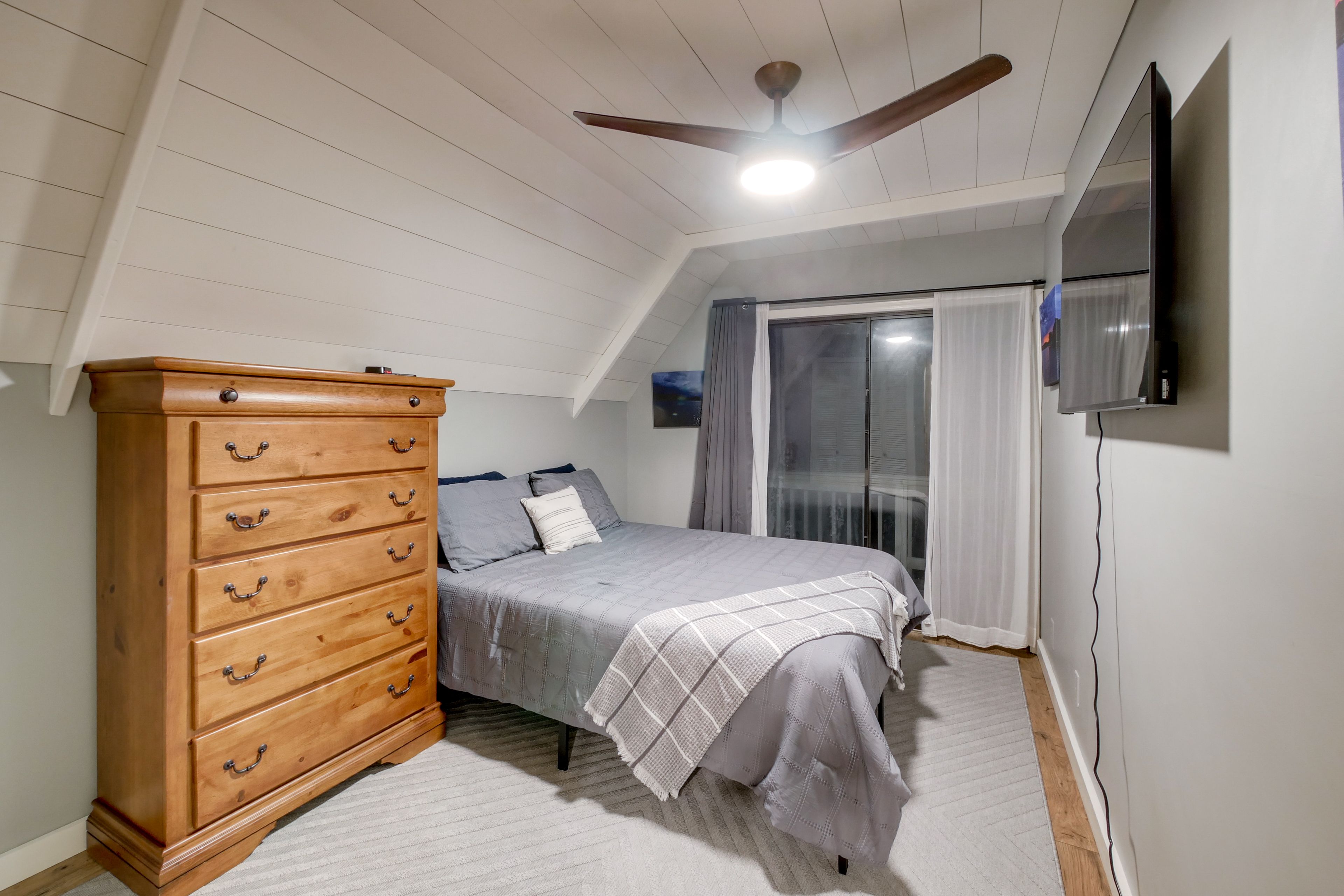 Bedroom 3 | 2nd Floor | Queen Bed