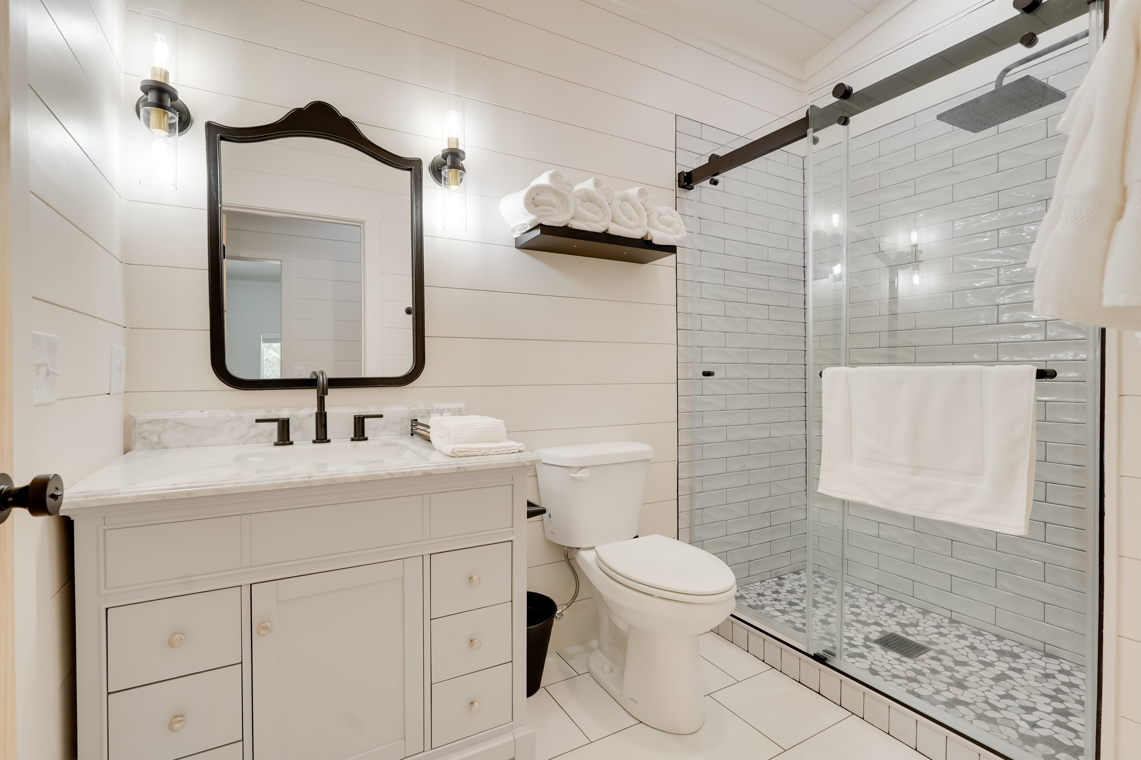 Full Bathroom | Complimentary Toiletries