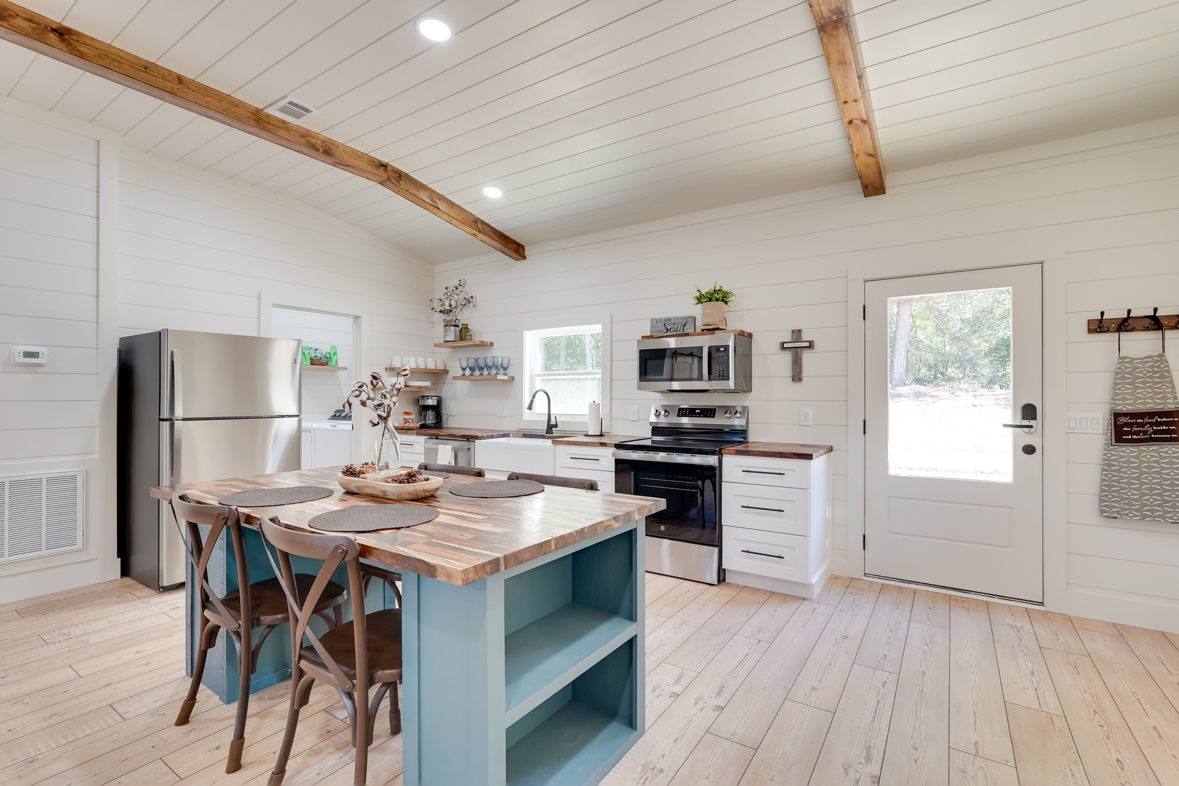 Kitchen | Dishwasher | Dishware & Flatware