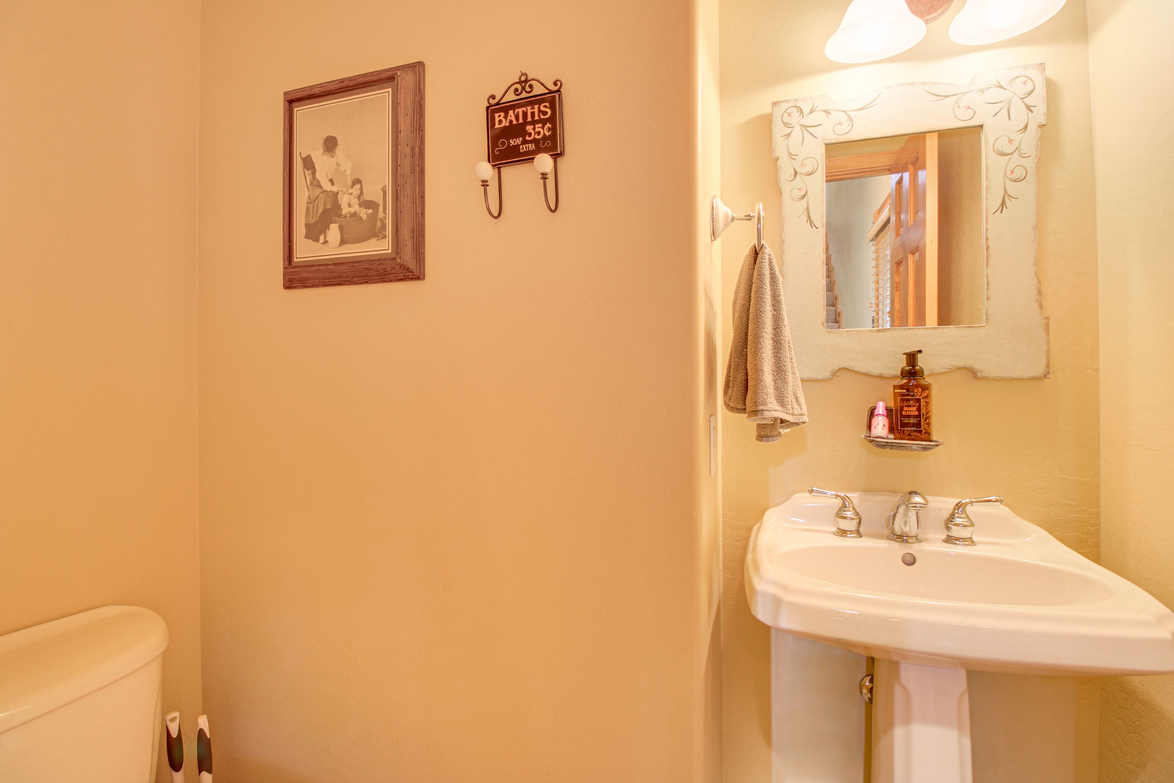 Half Bathroom | 1st Floor