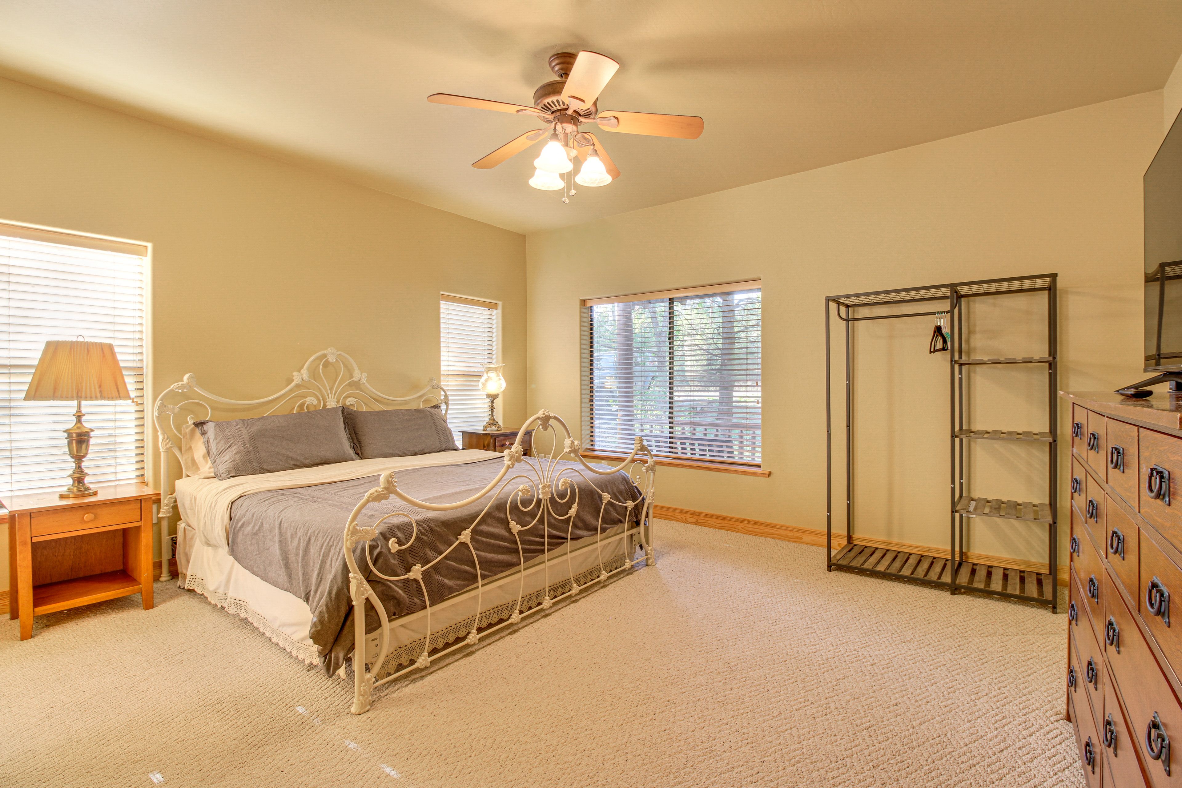 Bedroom 1 | King Bed | Smart TV | 1st Floor