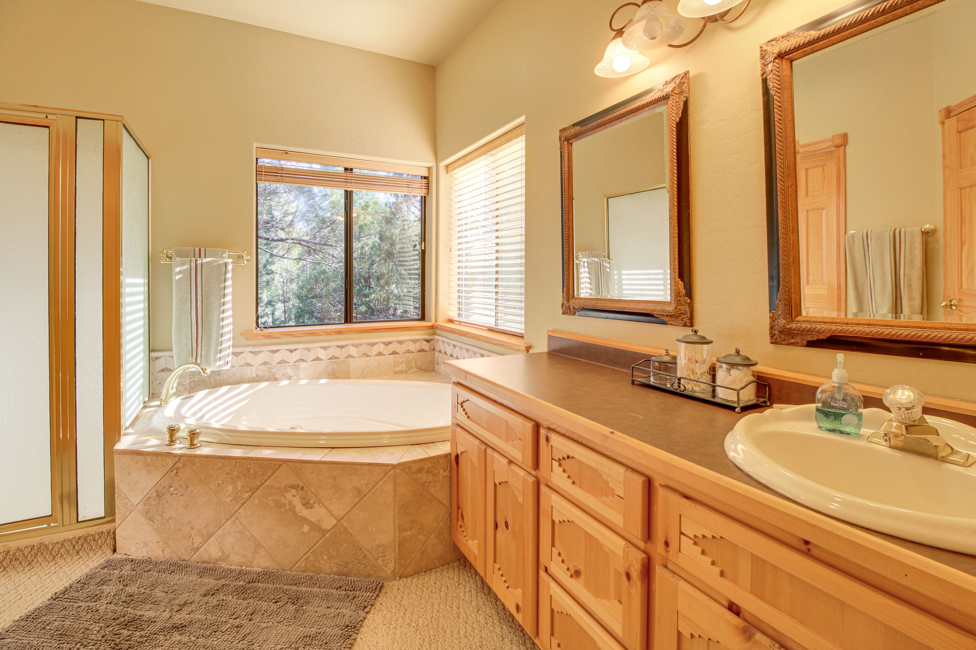 En-Suite Bathroom | Shower | Jetted Tub | 1st Floor