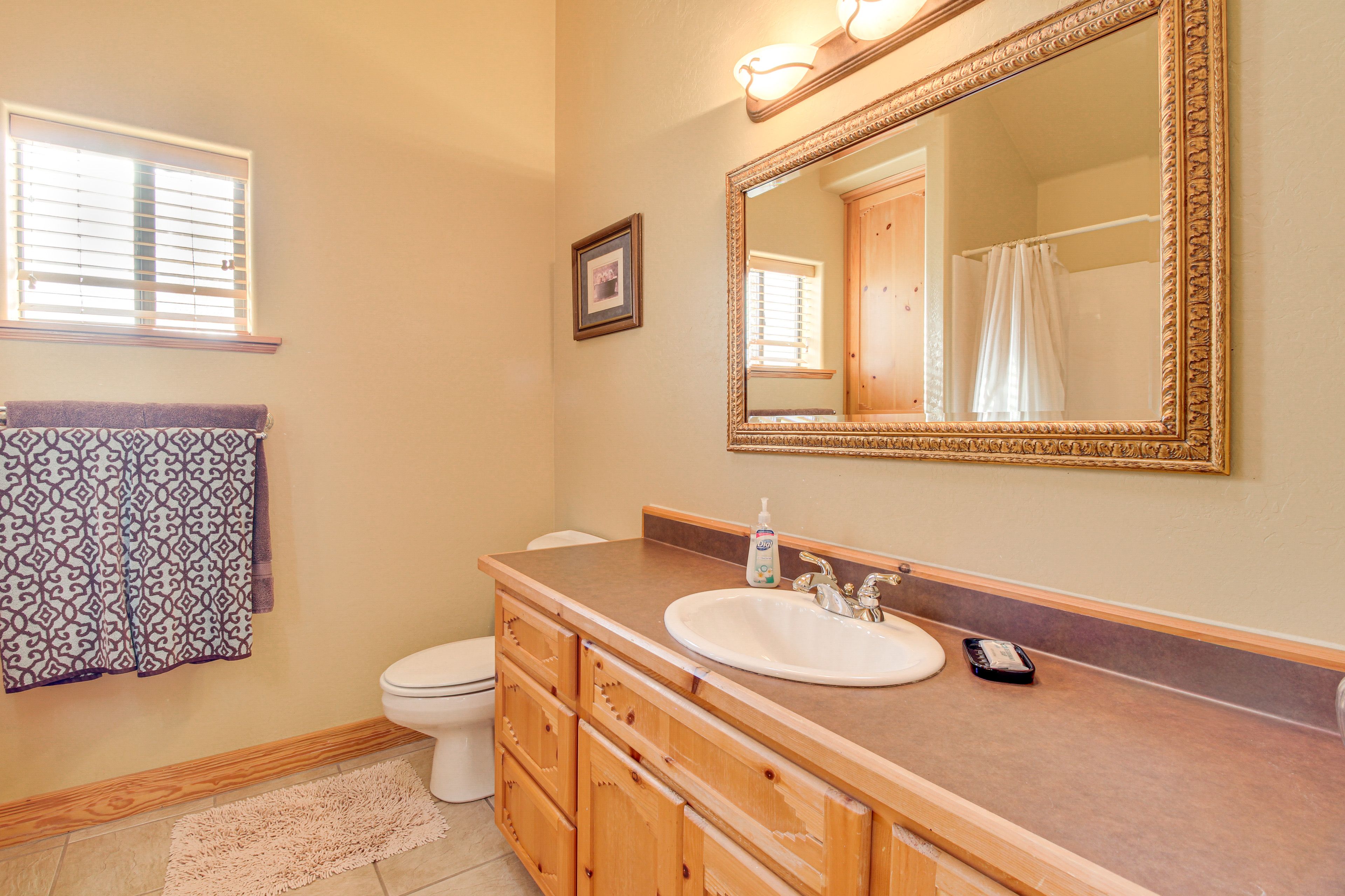 Bathroom | Shower/Bathtub | 2nd Floor