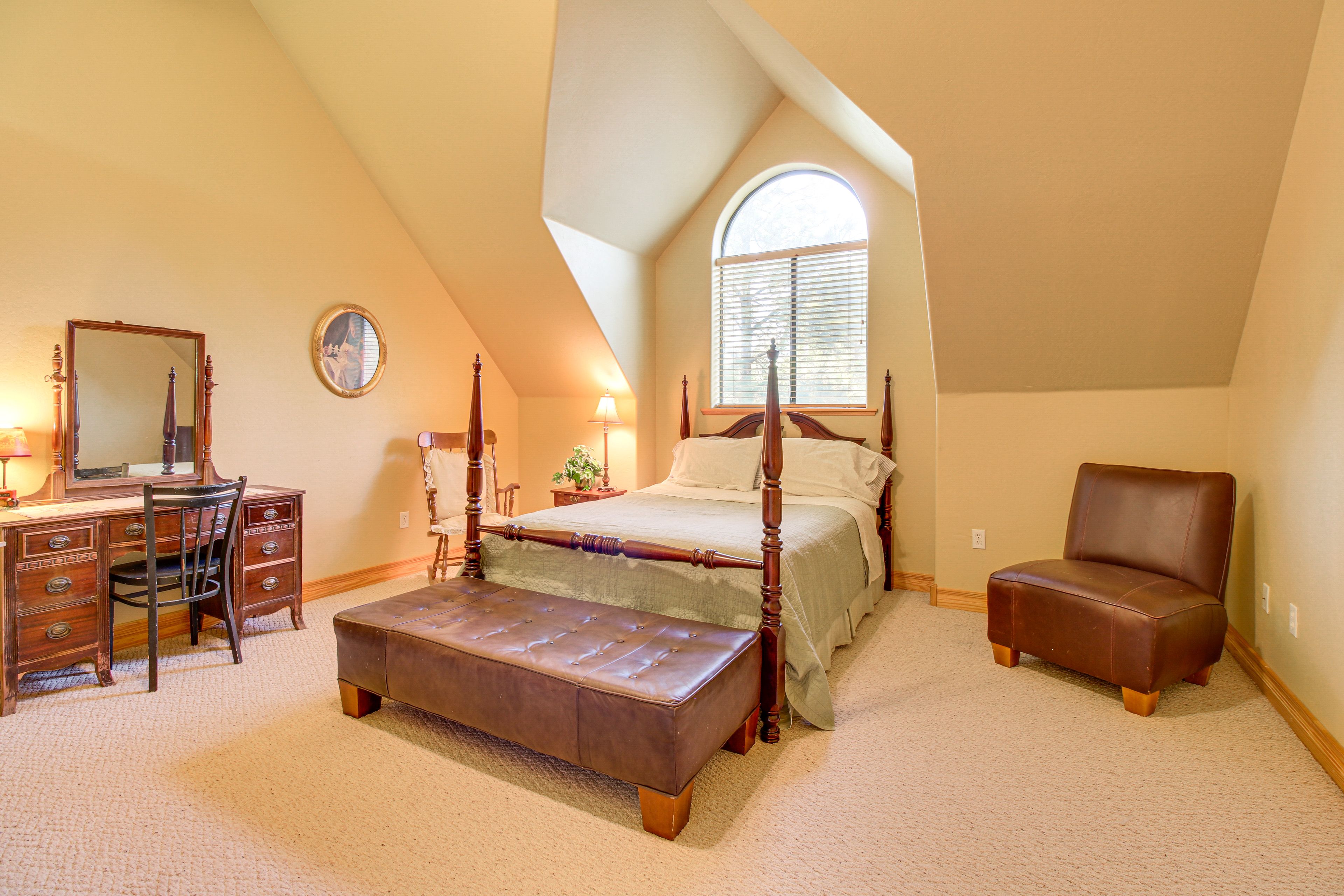 Bedroom 2 | Queen Bed | 2nd Floor