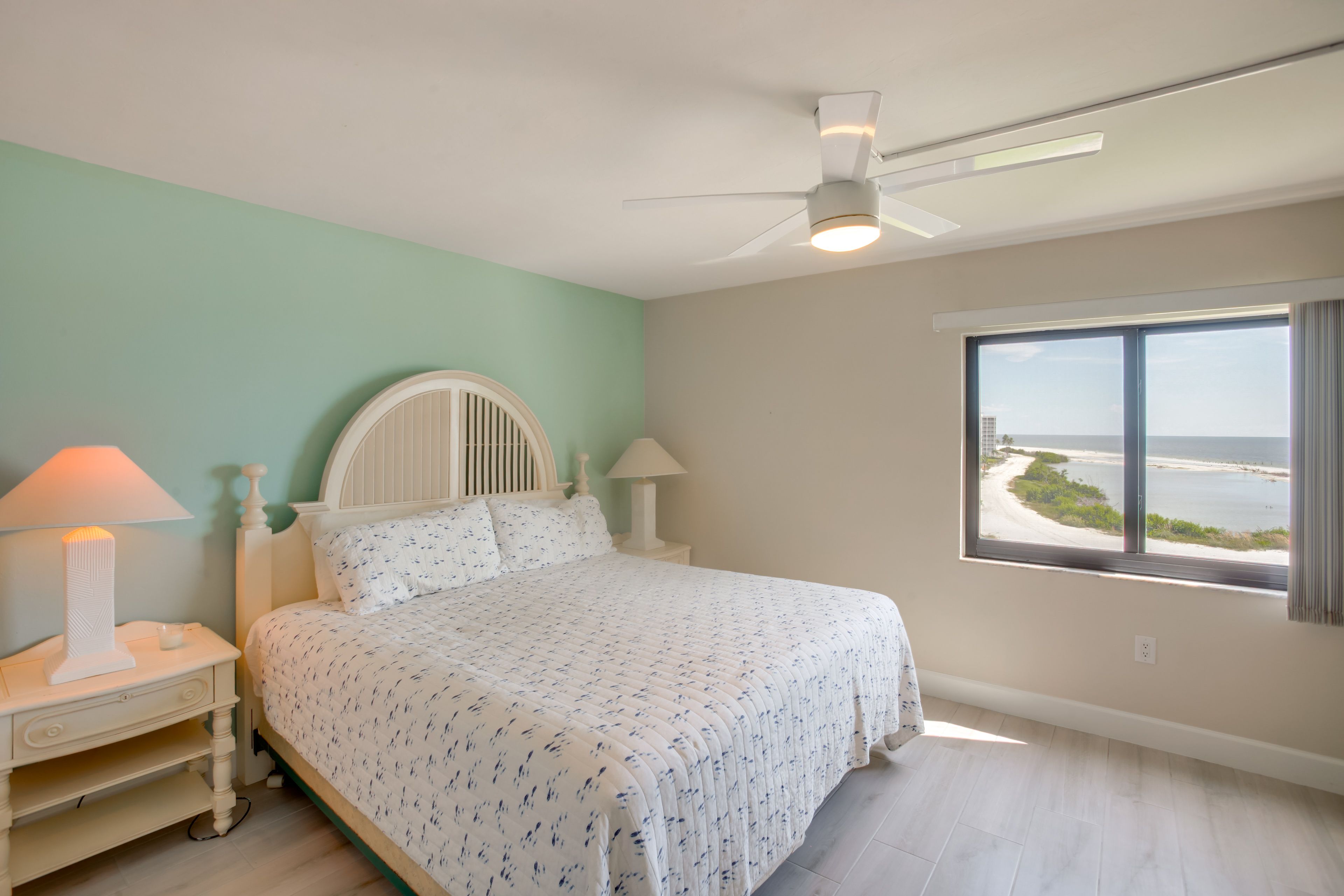 Bedroom 1 | King Bed | Smart TV | En-Suite Bathroom