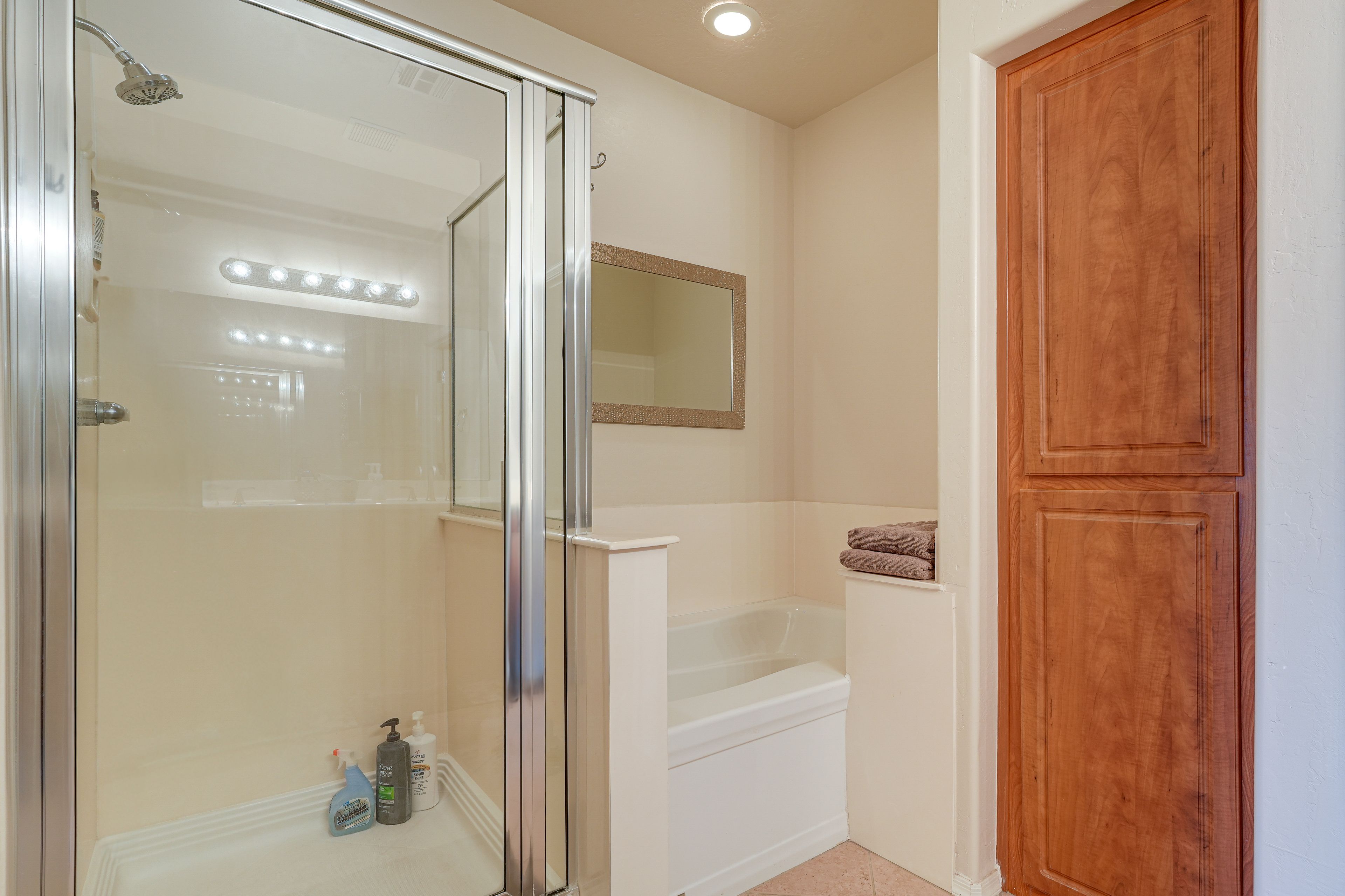 Full Bathroom | 2nd Floor
