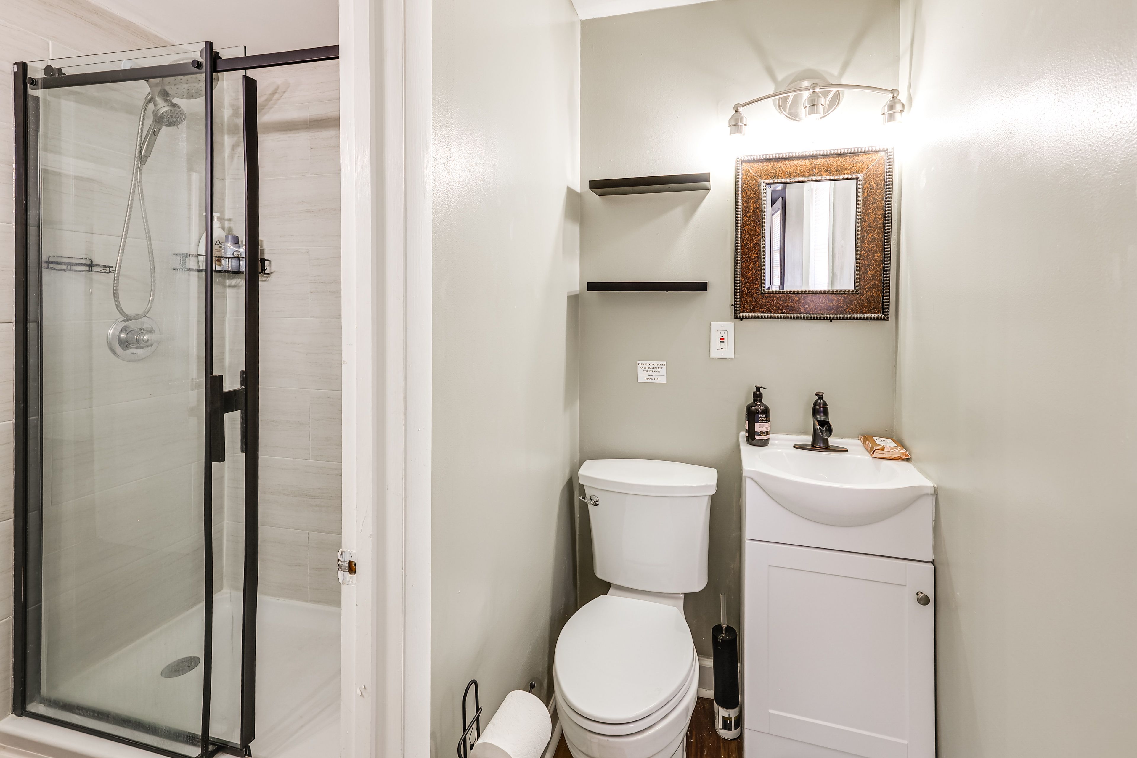 Full Bathroom | Upper Level
