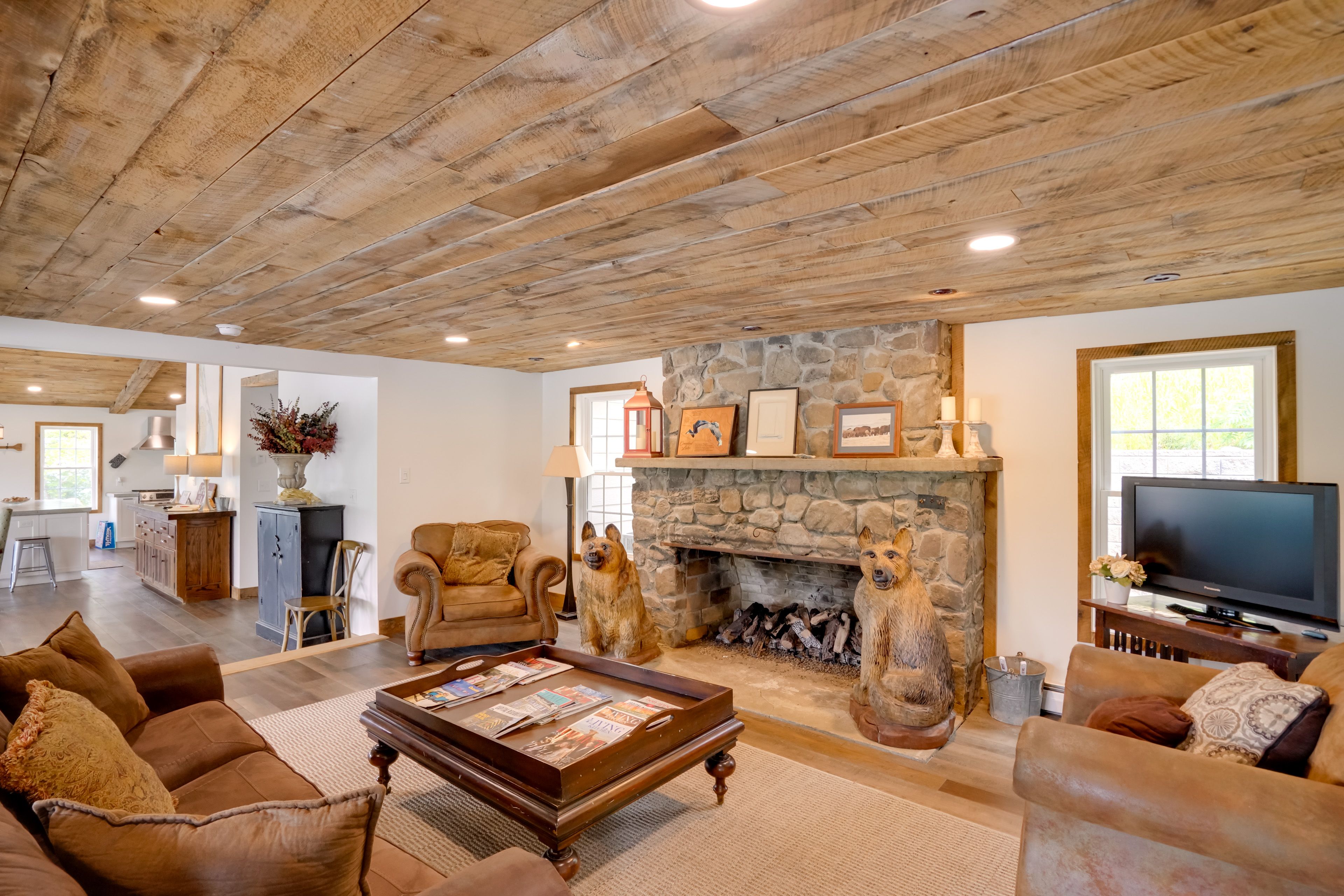 Living Room | Free WiFi | Main Level